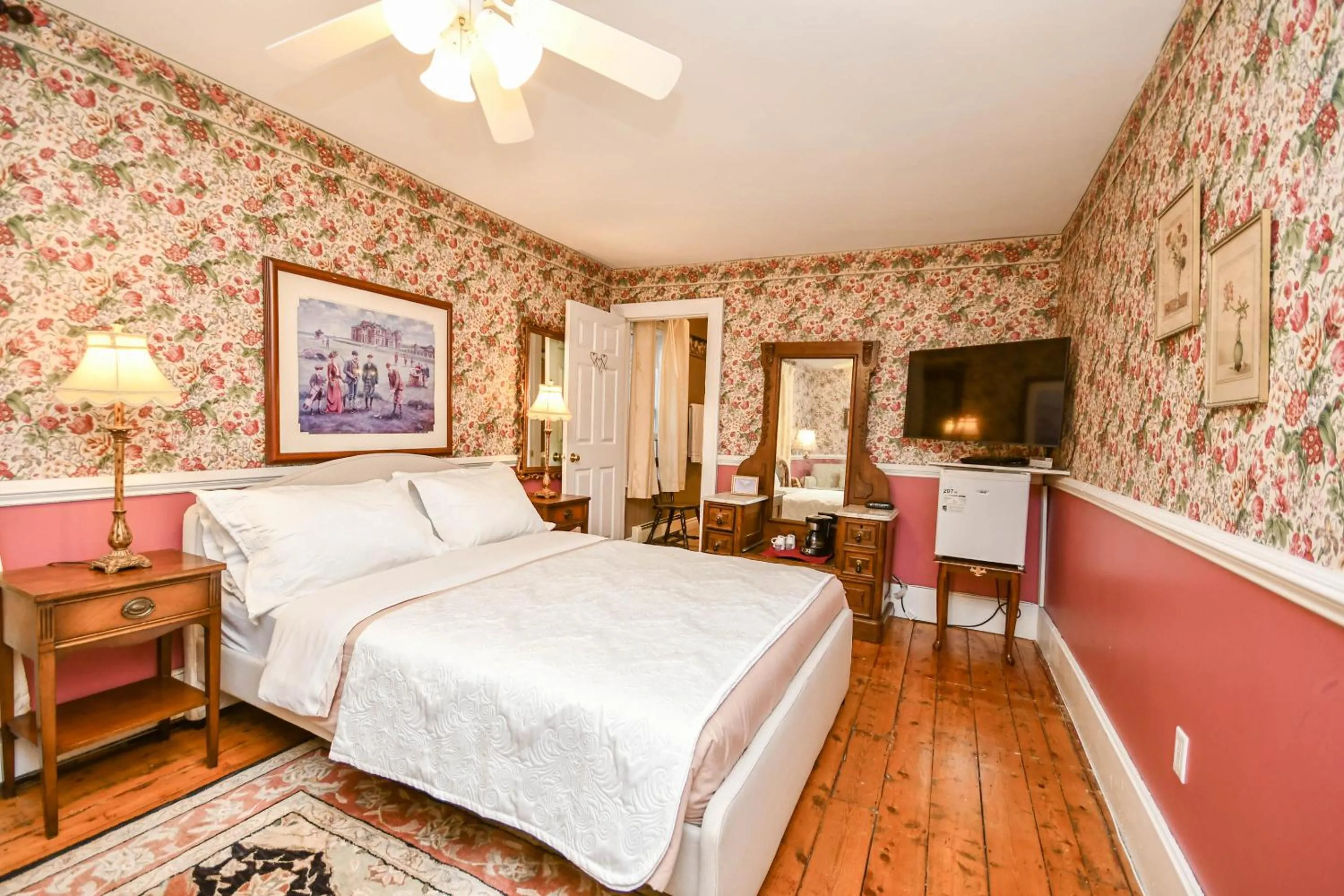 Bedroom, Bed in Surfside Inn