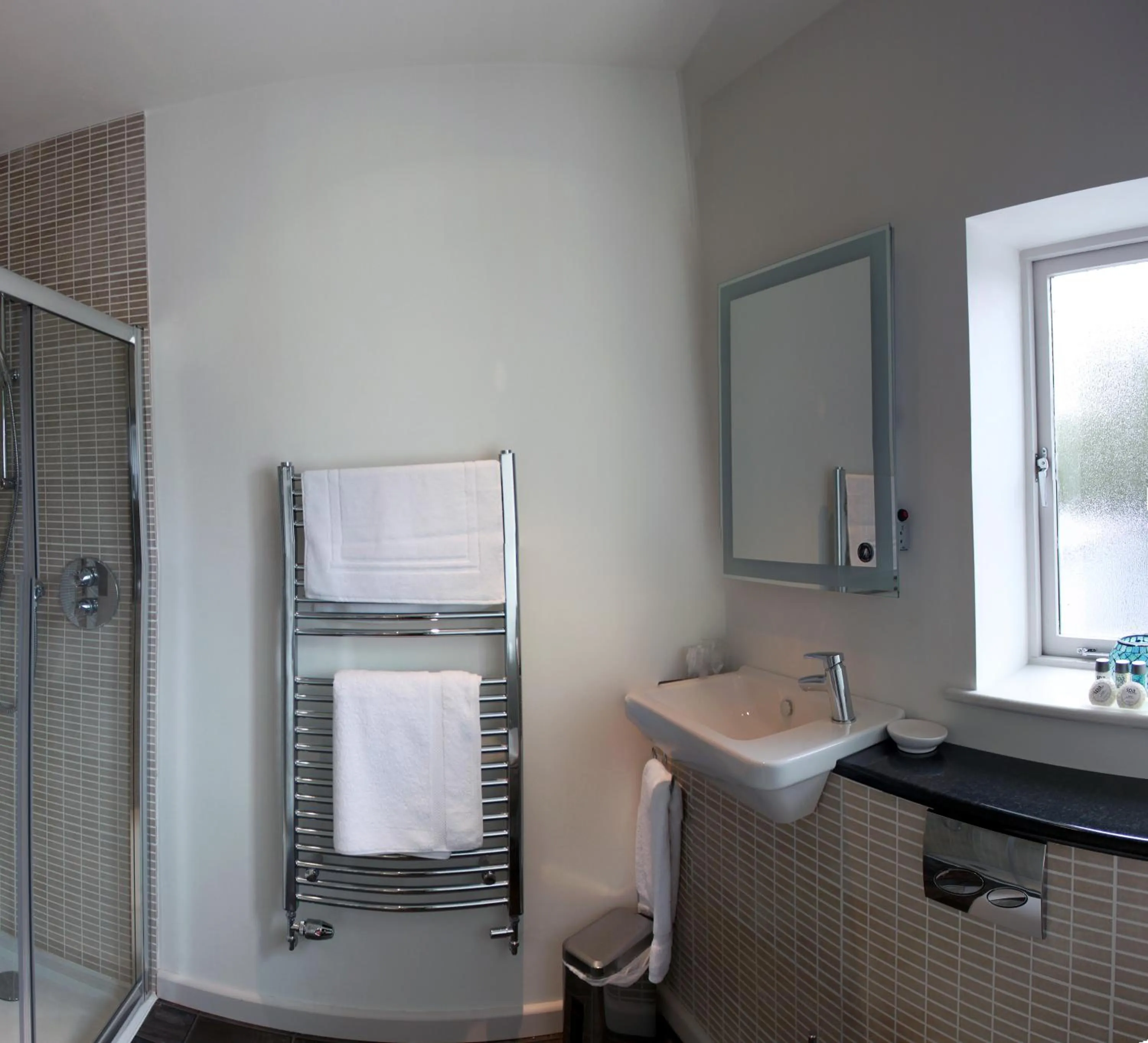 Bathroom in Tudor Lodge Bed & Breakfast