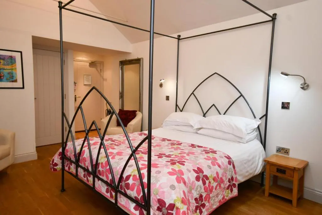 Tudor Lodge Bed & Breakfast