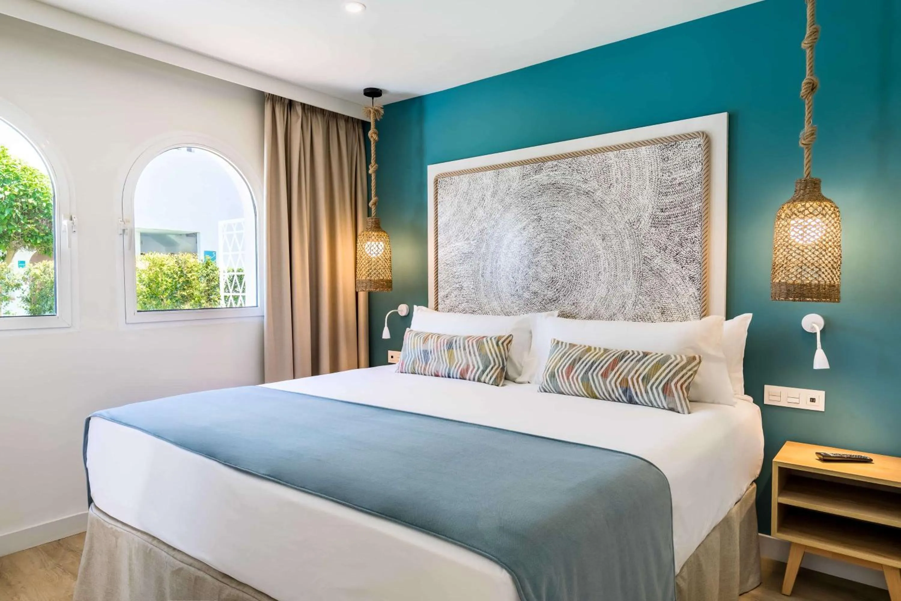 Bedroom, Bed in Occidental Torremolinos Playa