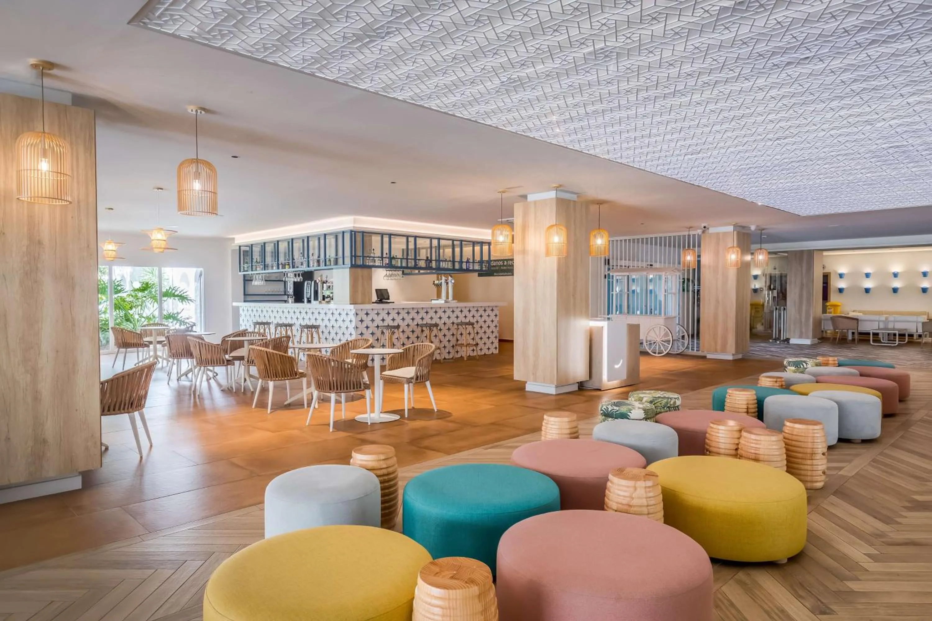 Lounge or bar in Occidental Torremolinos Playa