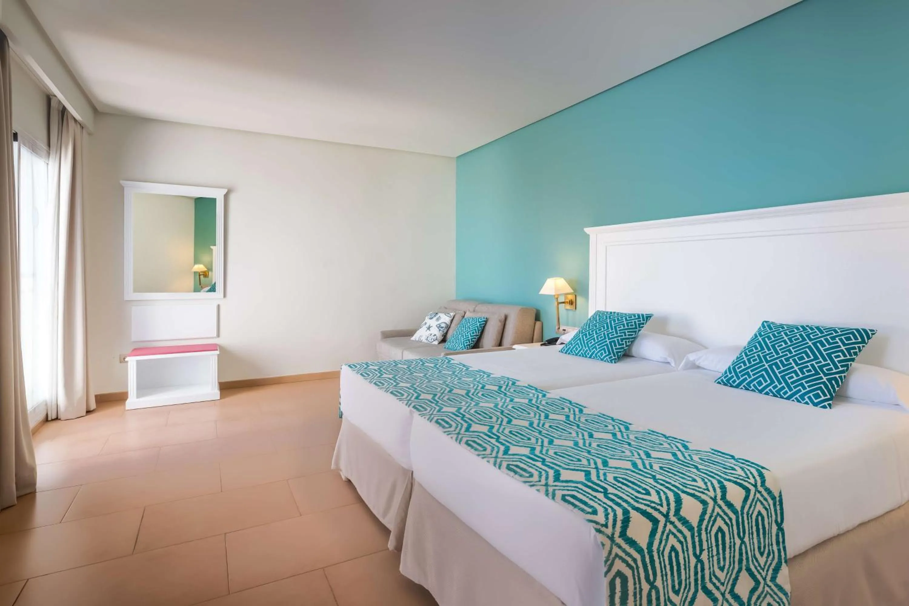 Bedroom, Bed in Occidental Torremolinos Playa