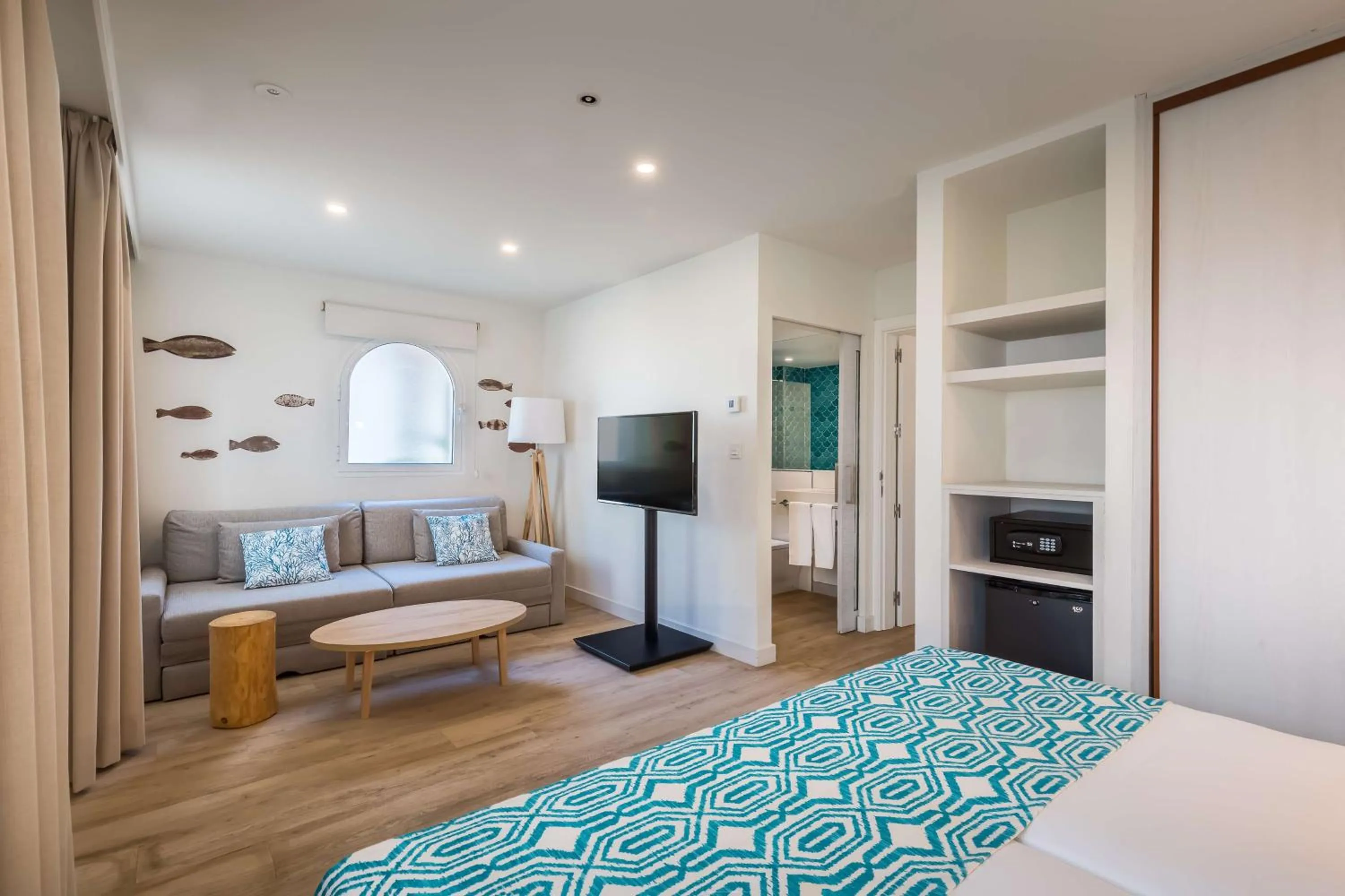 Bedroom, Bed in Occidental Torremolinos Playa