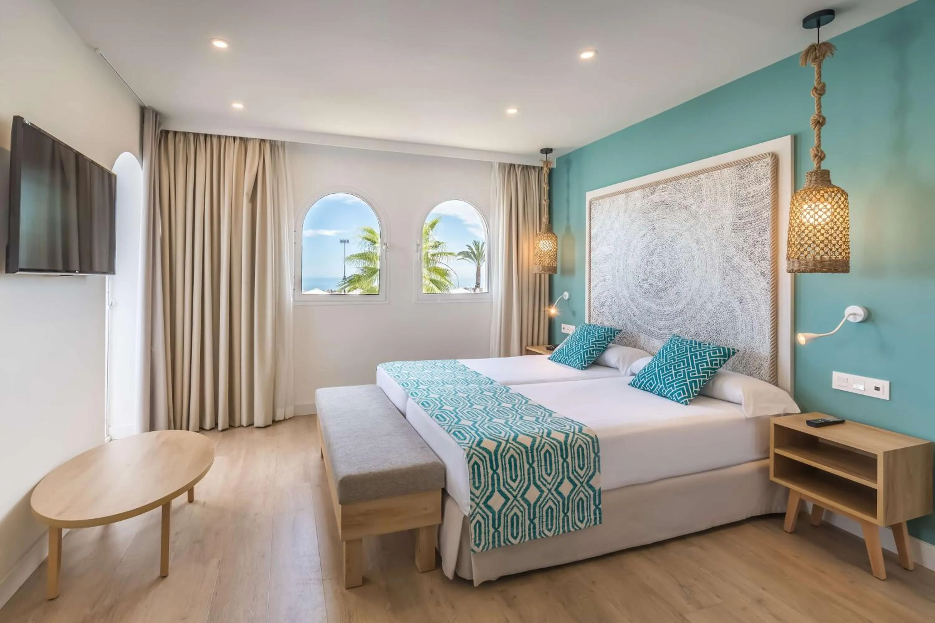 Bedroom, Bed in Occidental Torremolinos Playa