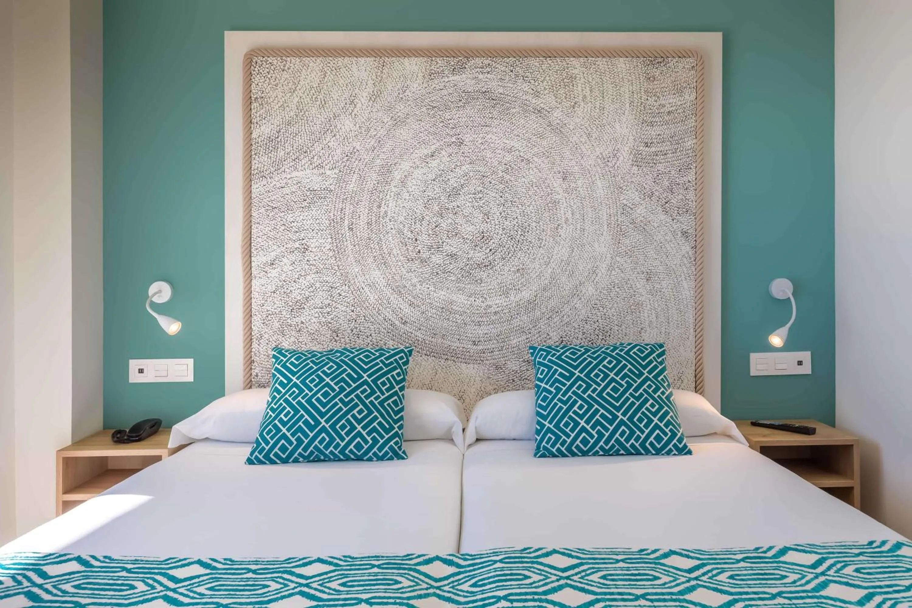 Bedroom, Bed in Occidental Torremolinos Playa