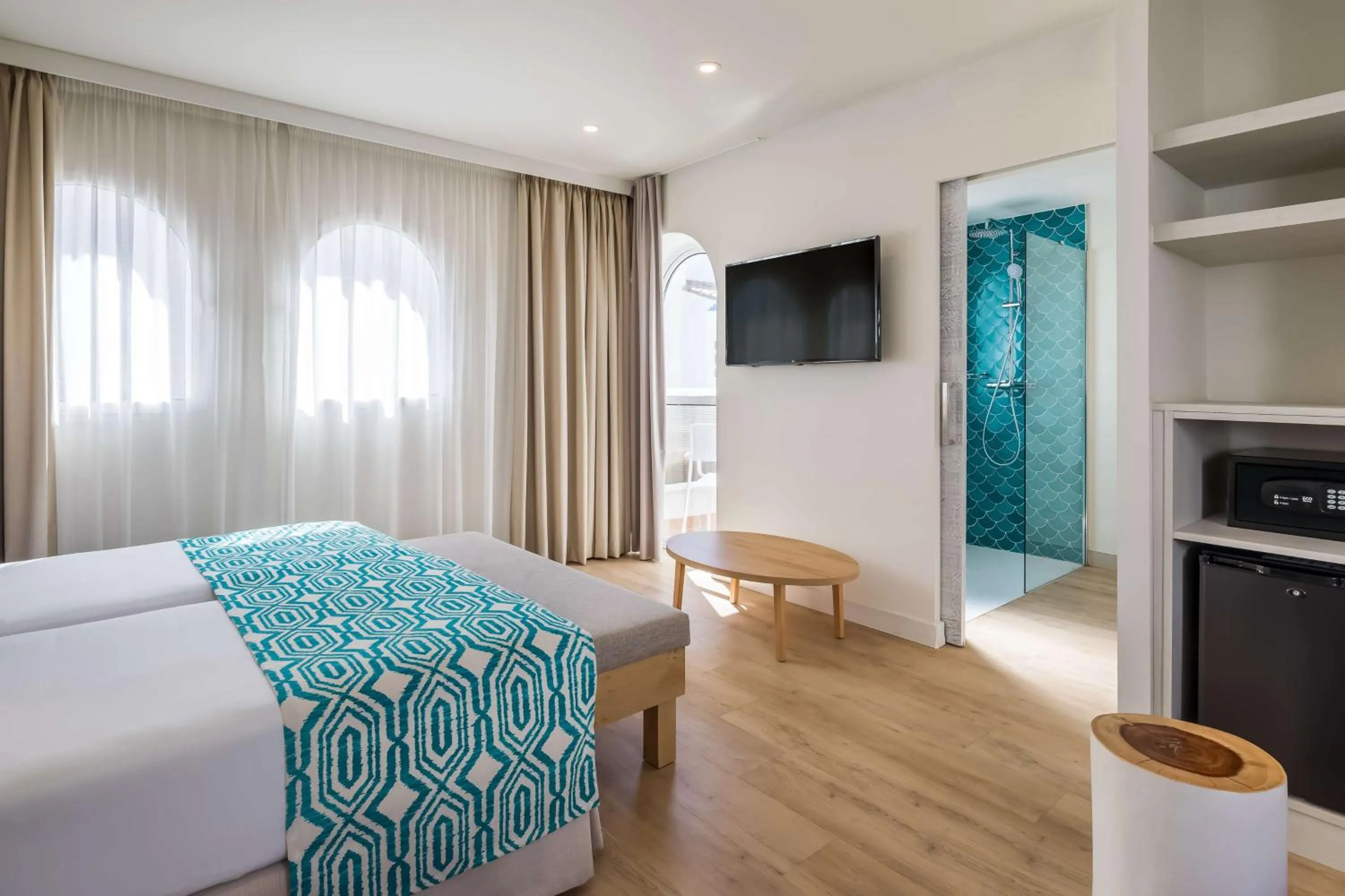 Bedroom, Bed in Occidental Torremolinos Playa