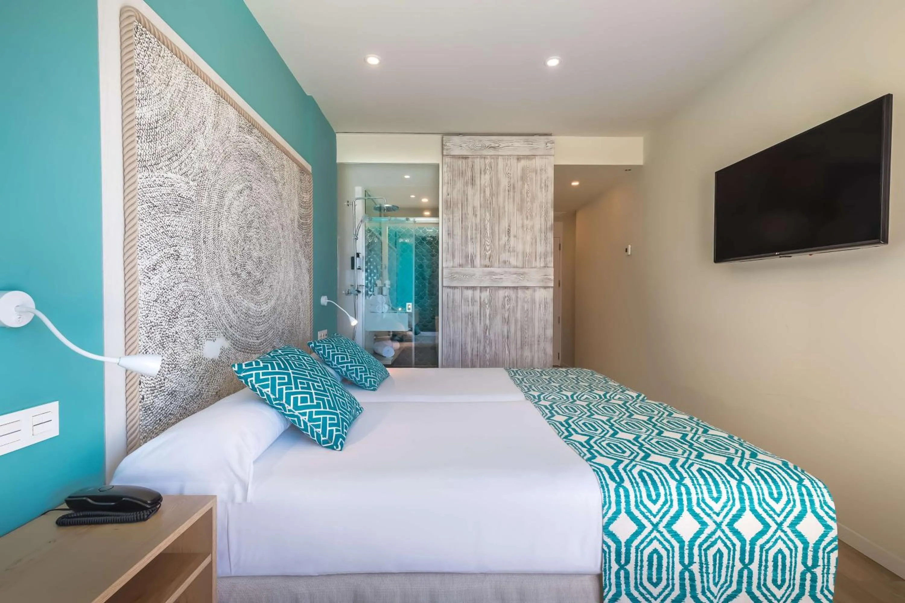 Bedroom, Bed in Occidental Torremolinos Playa