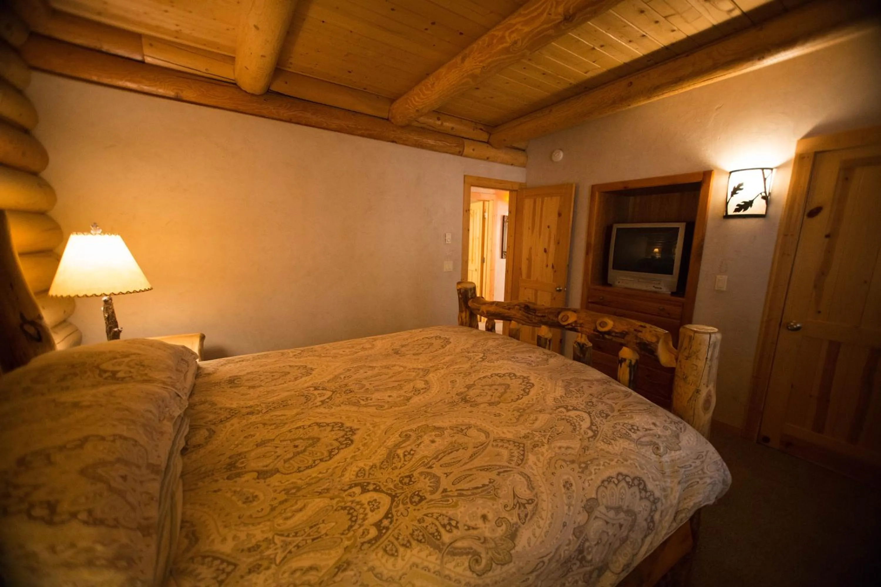 Bed in The Pines at Island Park