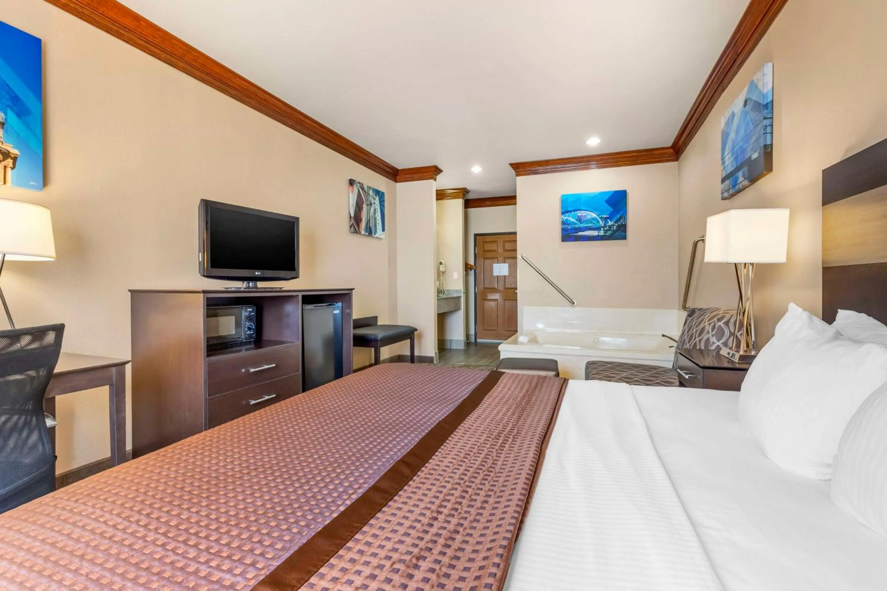 Photo of the whole room, Bed in Best Western Fort Worth Inn & Suites