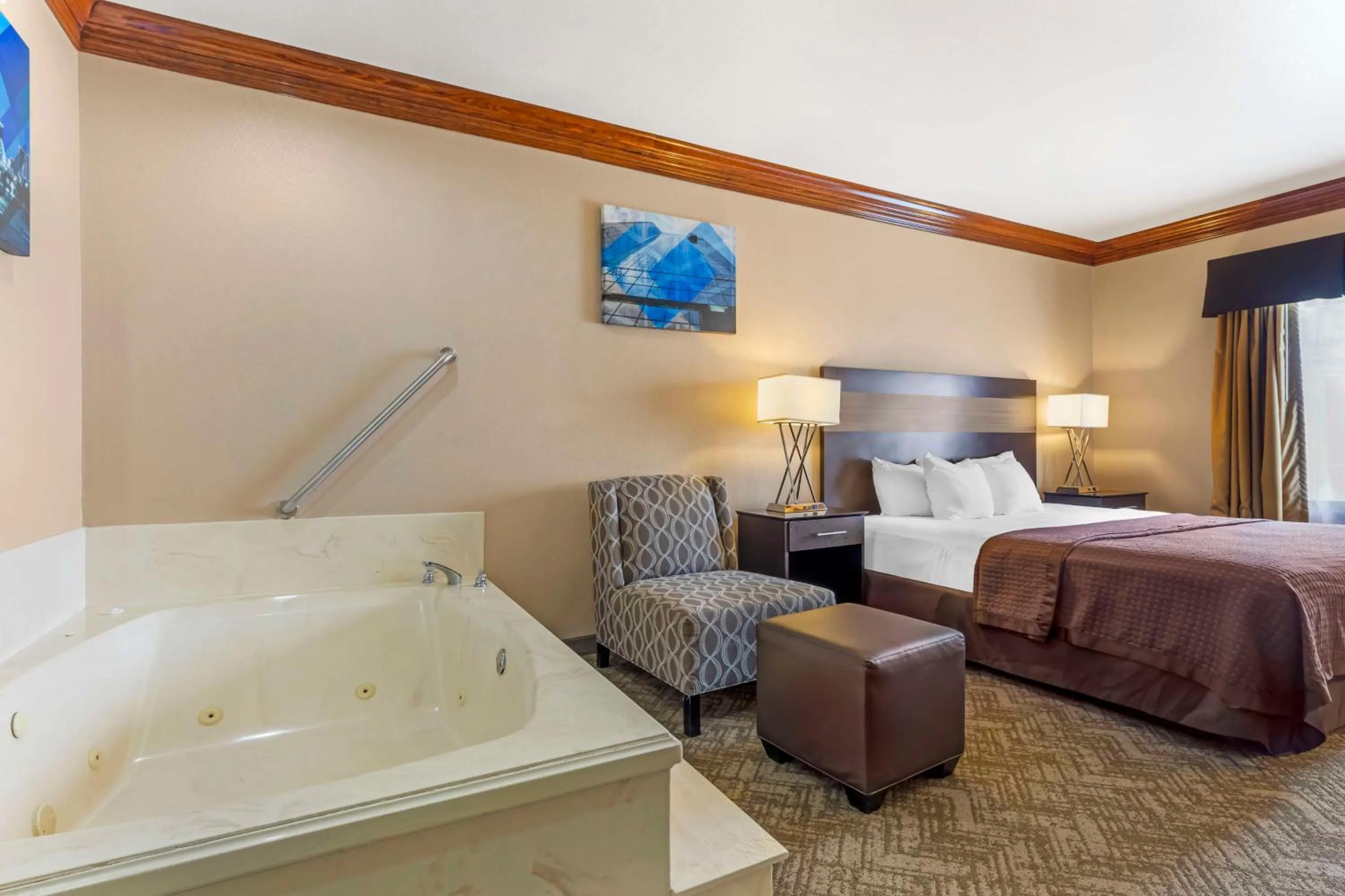 Photo of the whole room, Bed in Best Western Fort Worth Inn & Suites