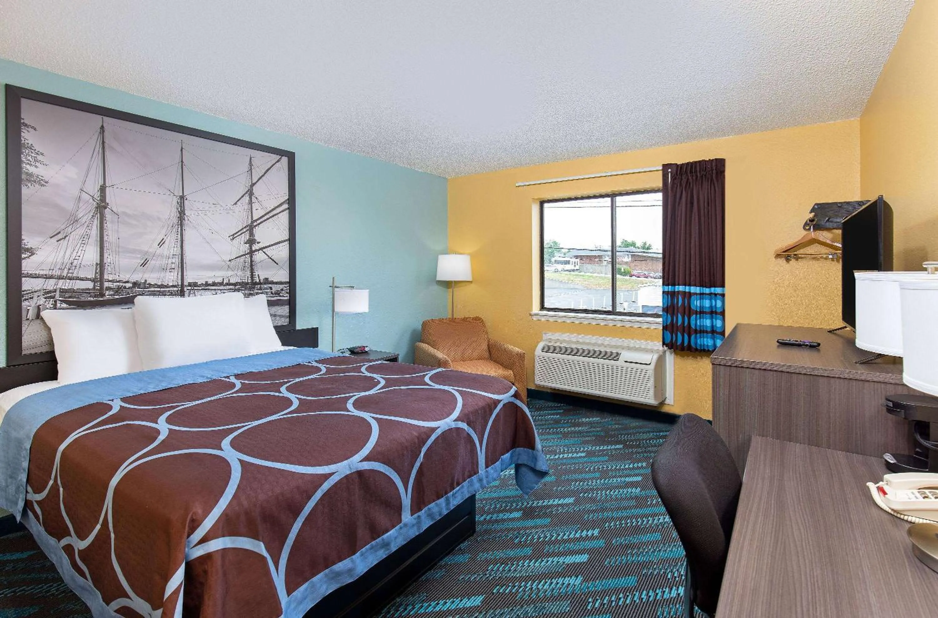 Photo of the whole room, Bed in Super 8 by Wyndham Somerset