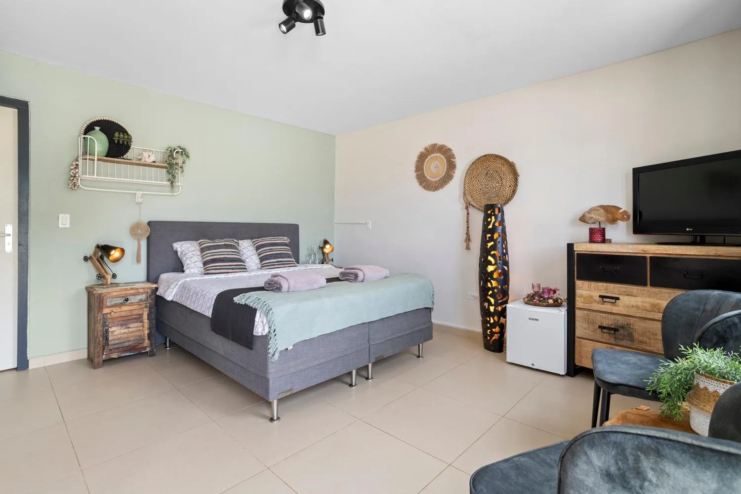 Property building, Bed in Oasis guesthouse, Boutique Style Hotel