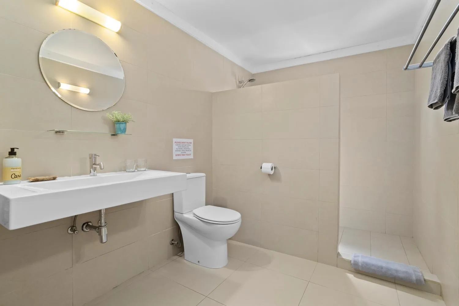 Shower in Oasis guesthouse, Boutique Style Hotel