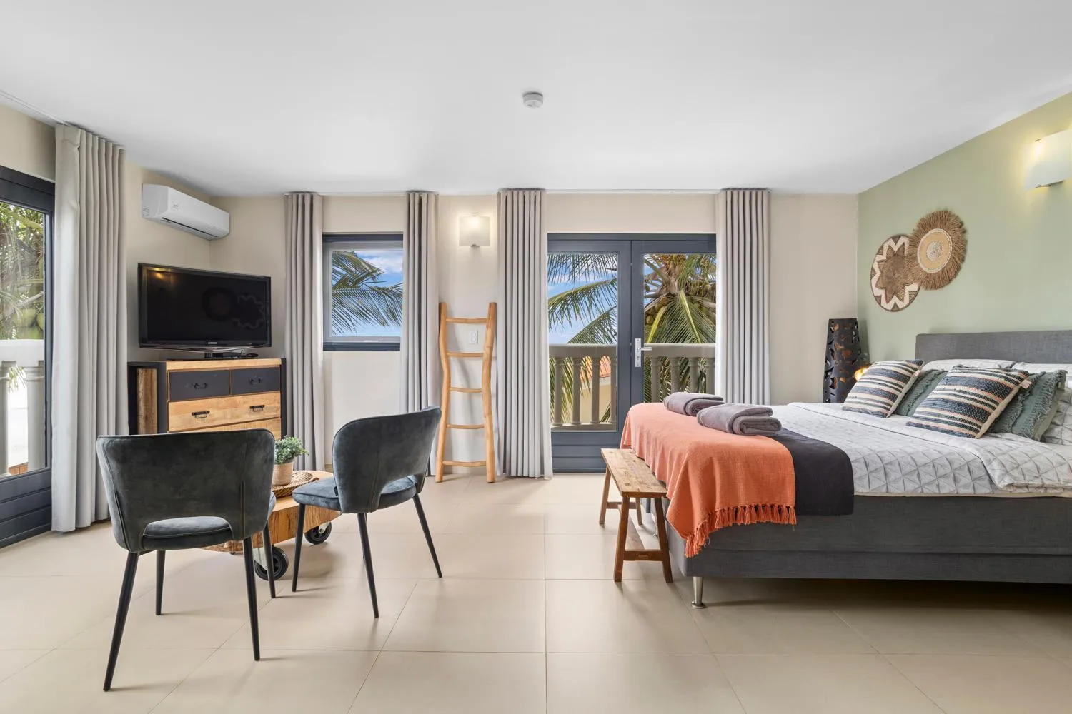 Property building, Bed in Oasis guesthouse, Boutique Style Hotel