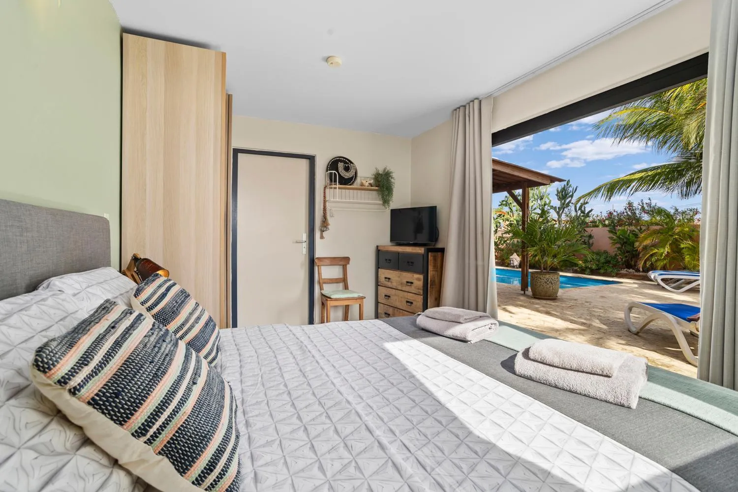 Property building, Bed in Oasis guesthouse, Boutique Style Hotel