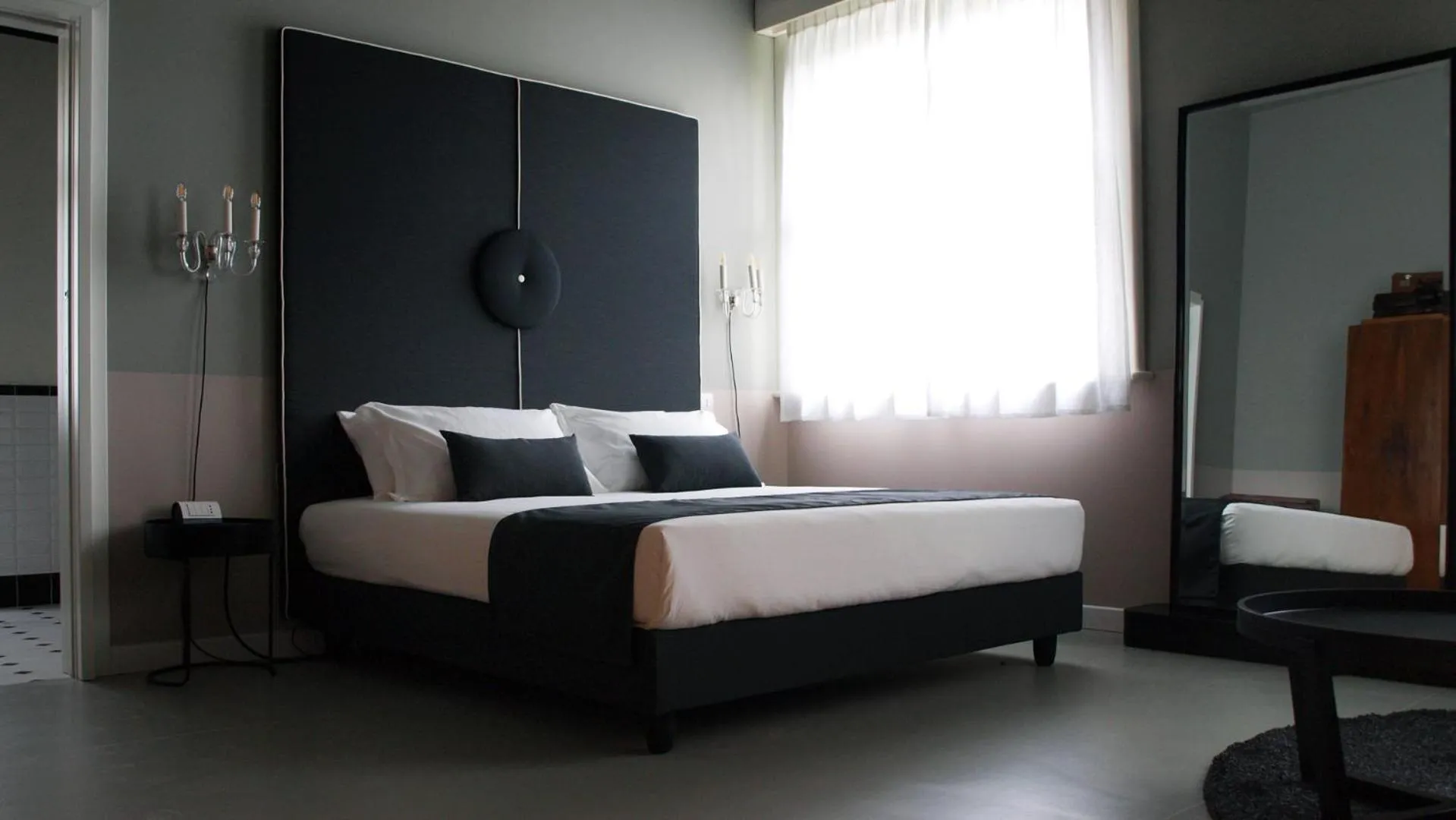 Communal lounge/ TV room, Bed in Villa Gotti Charming Rooms