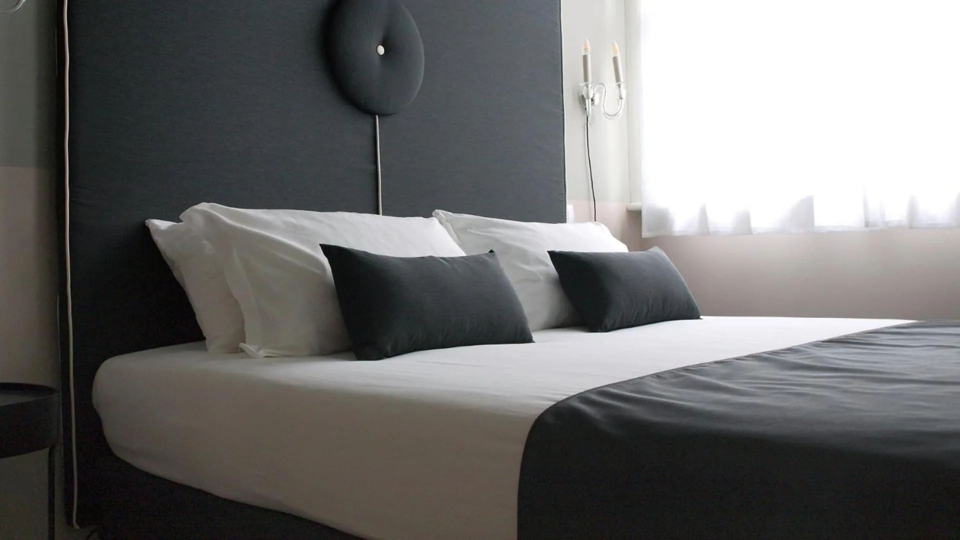 Communal lounge/ TV room, Bed in Villa Gotti Charming Rooms