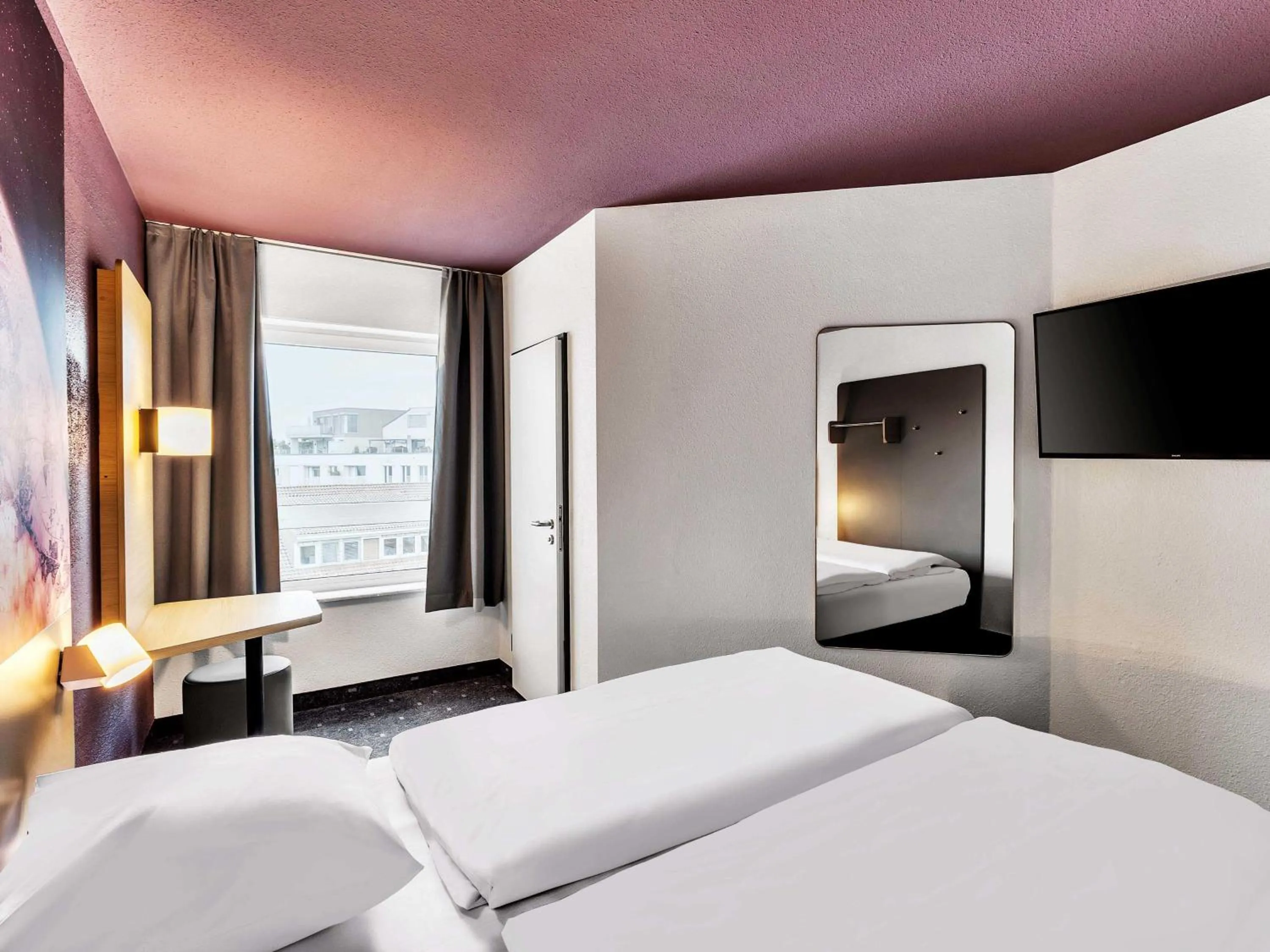 Photo of the whole room, Bed in B&B Hotel Bremen-Altstadt