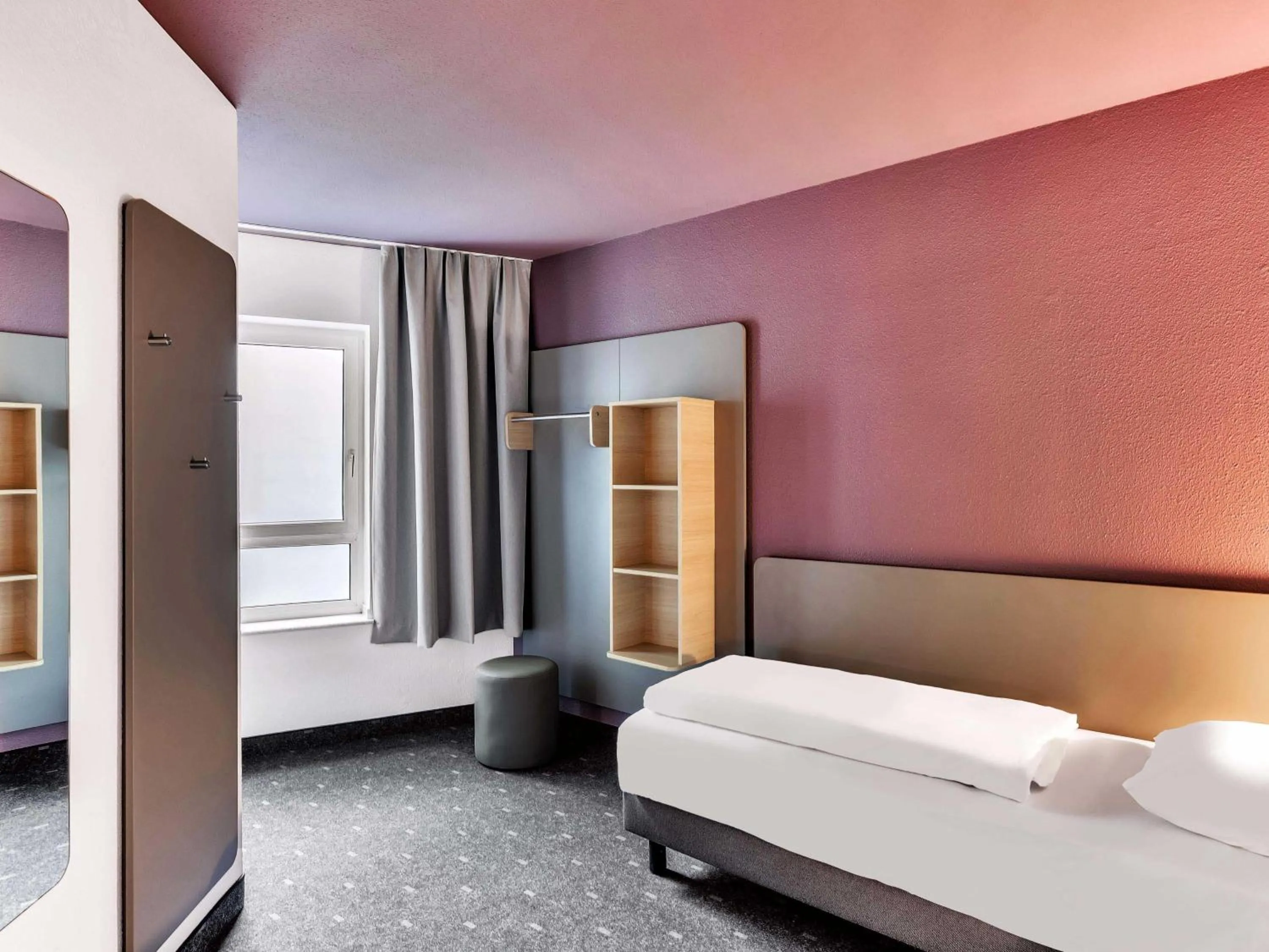 Photo of the whole room, Bed in B&B Hotel Bremen-Altstadt