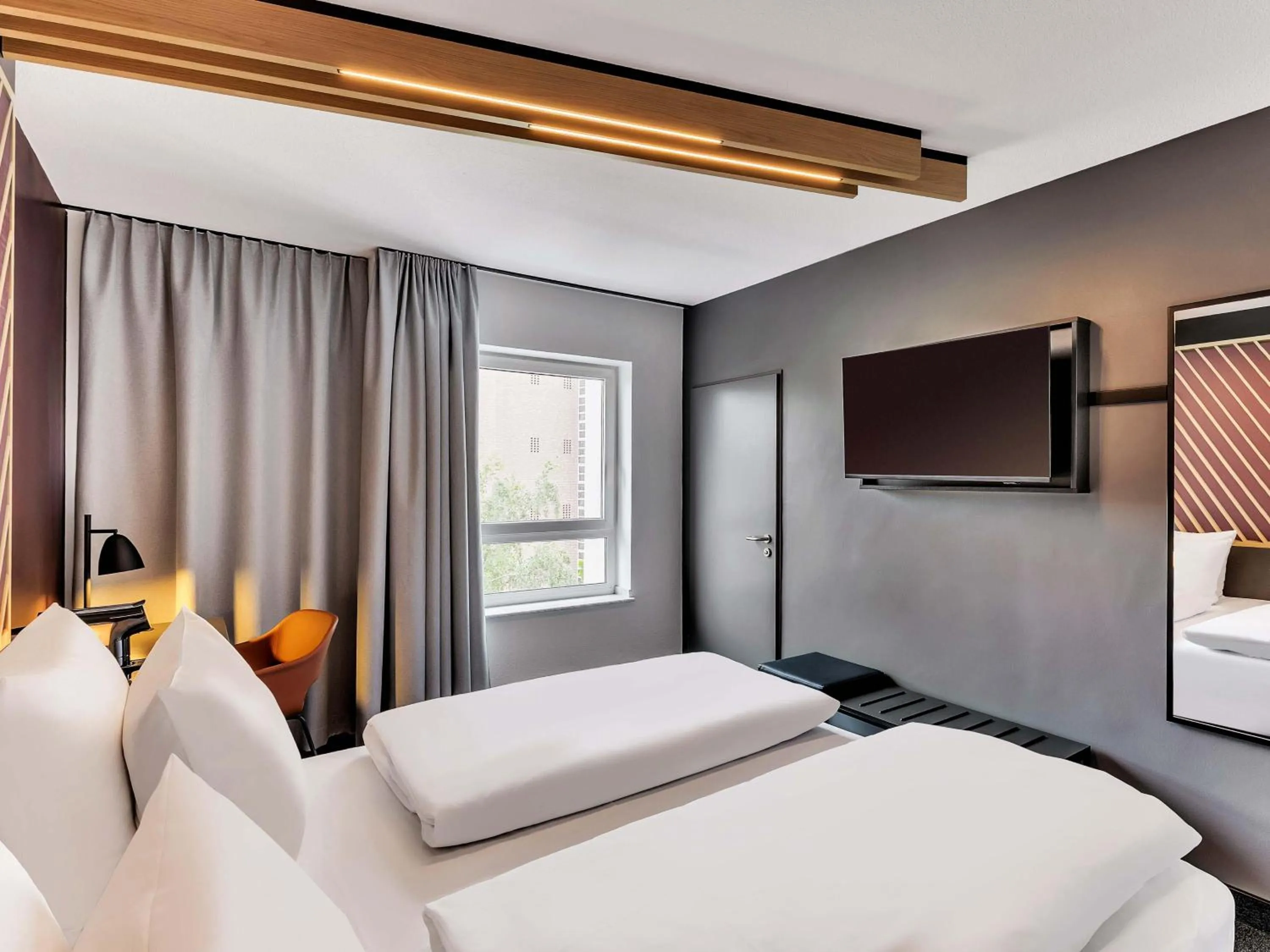 Photo of the whole room, Bed in B&B Hotel Bremen-Altstadt