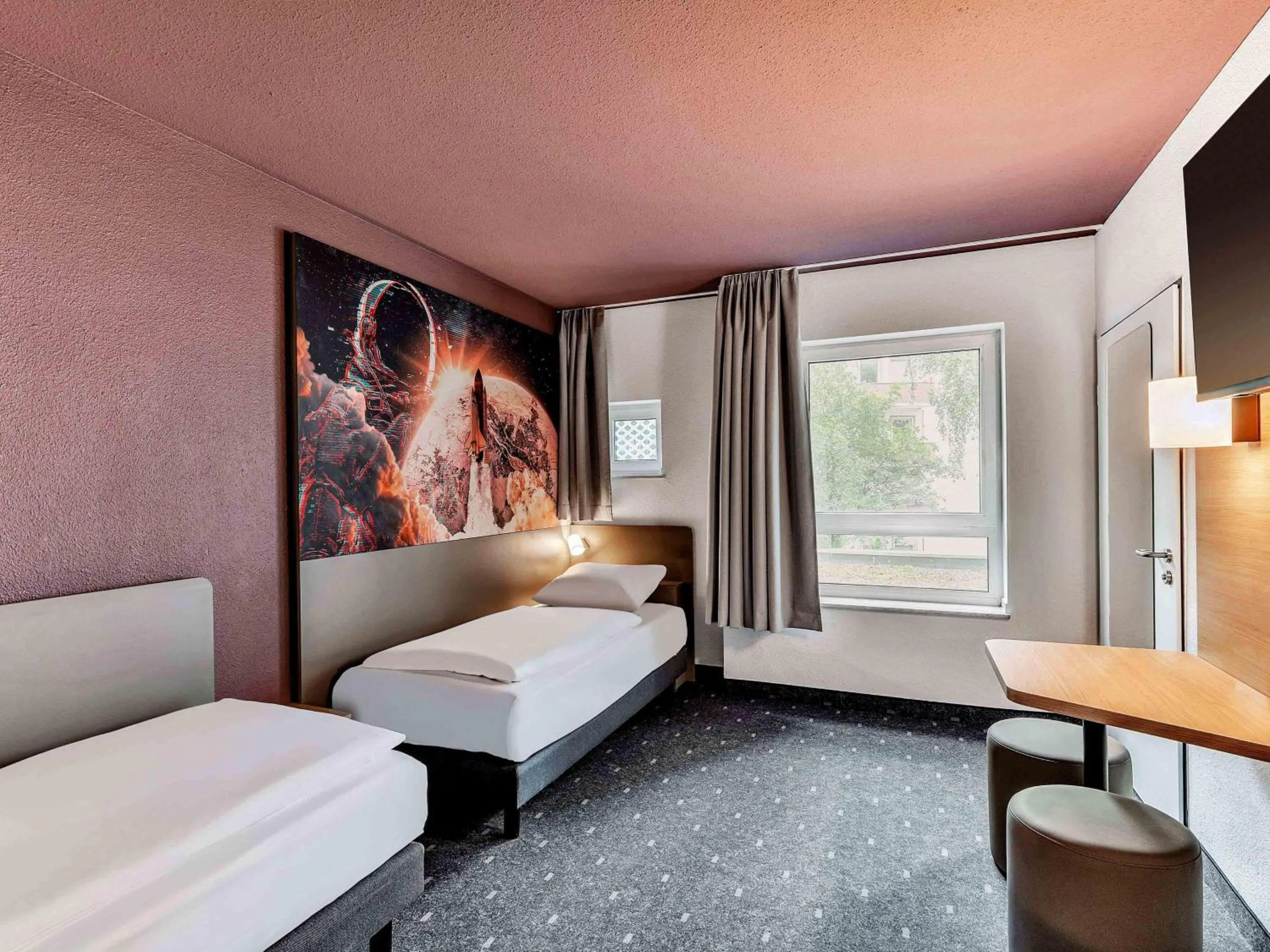 Photo of the whole room, Bed in B&B Hotel Bremen-Altstadt