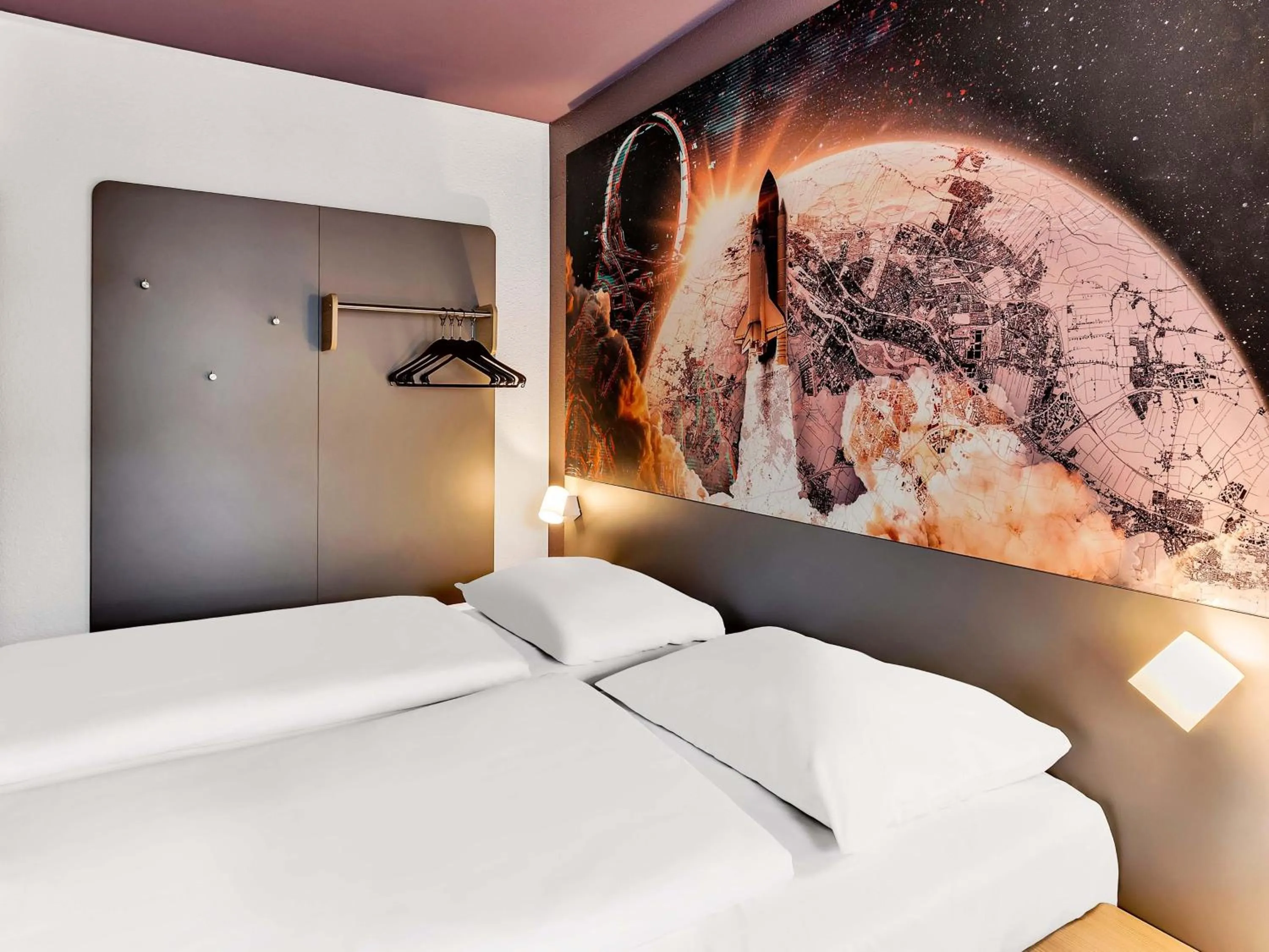 Photo of the whole room, Bed in B&B Hotel Bremen-Altstadt