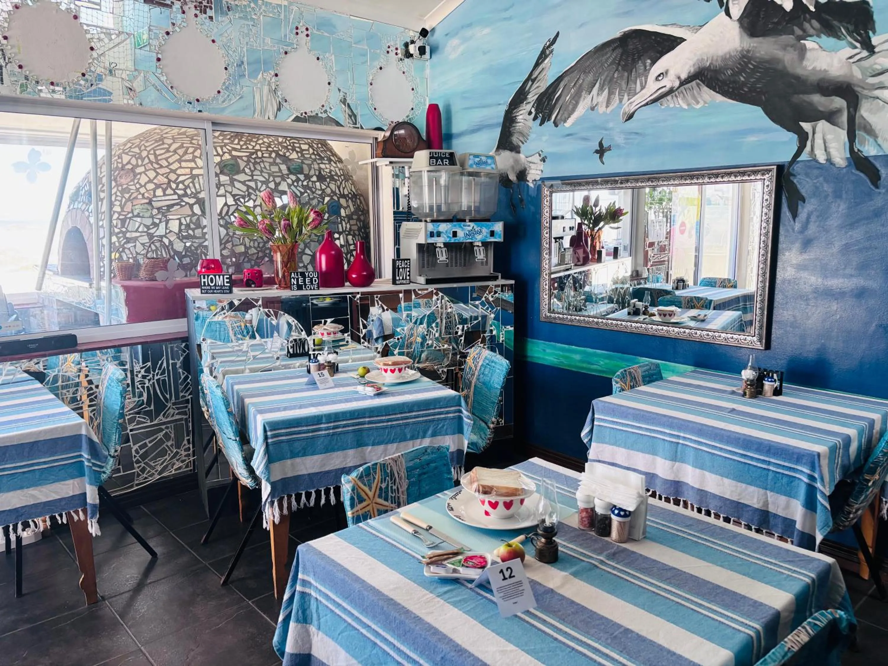 Restaurant/places to eat in Cape Capsules