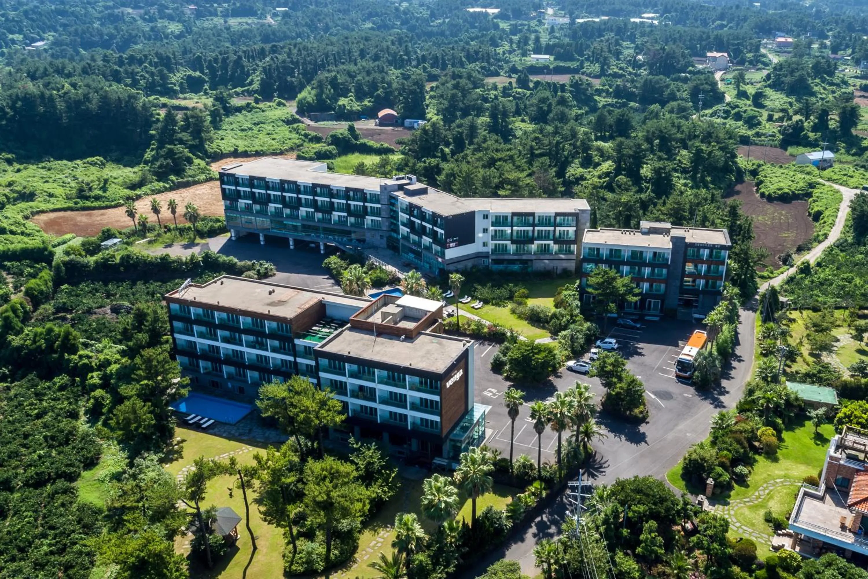 Property building in Vengastay