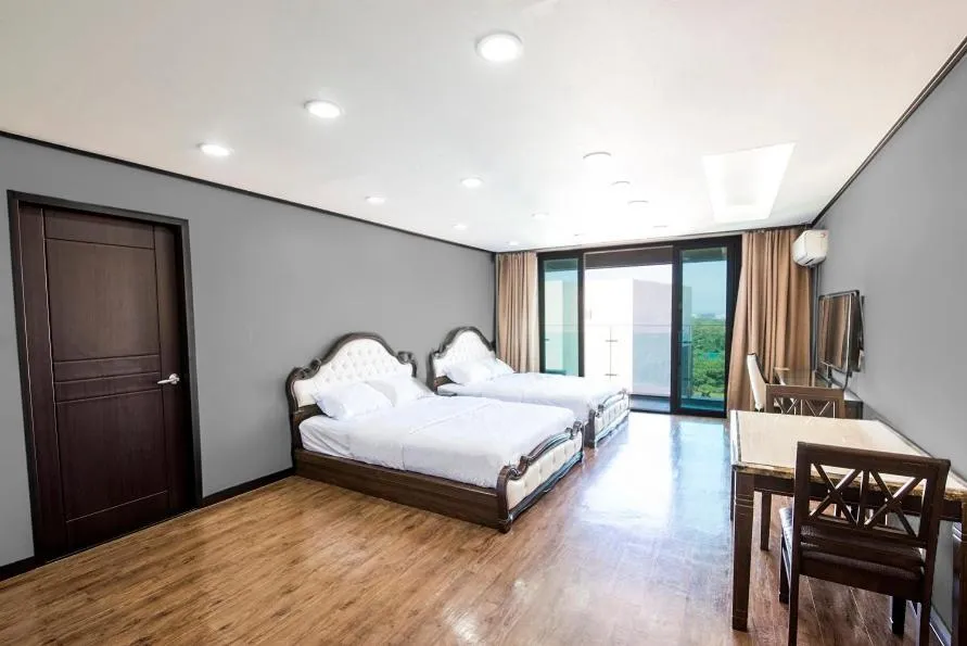 Photo of the whole room, Bed in Vengastay