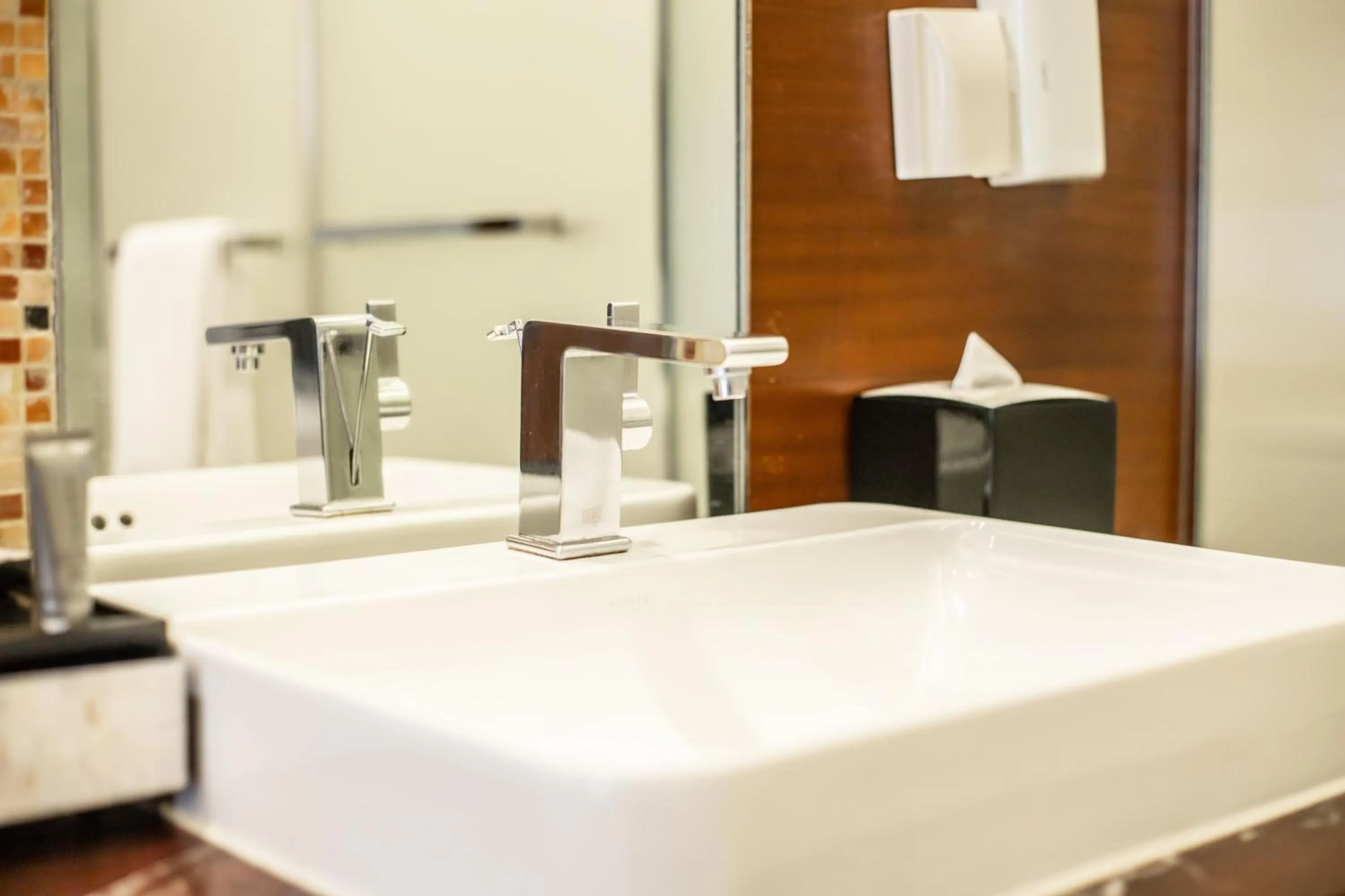 Bathroom in The Imperial Mansion, Beijing - Marriott Executive Apartments