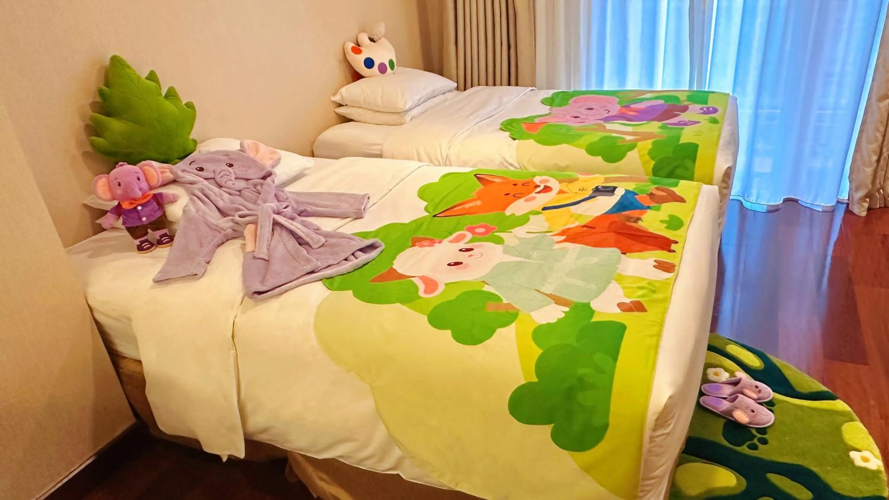 Bed in The Imperial Mansion, Beijing - Marriott Executive Apartments