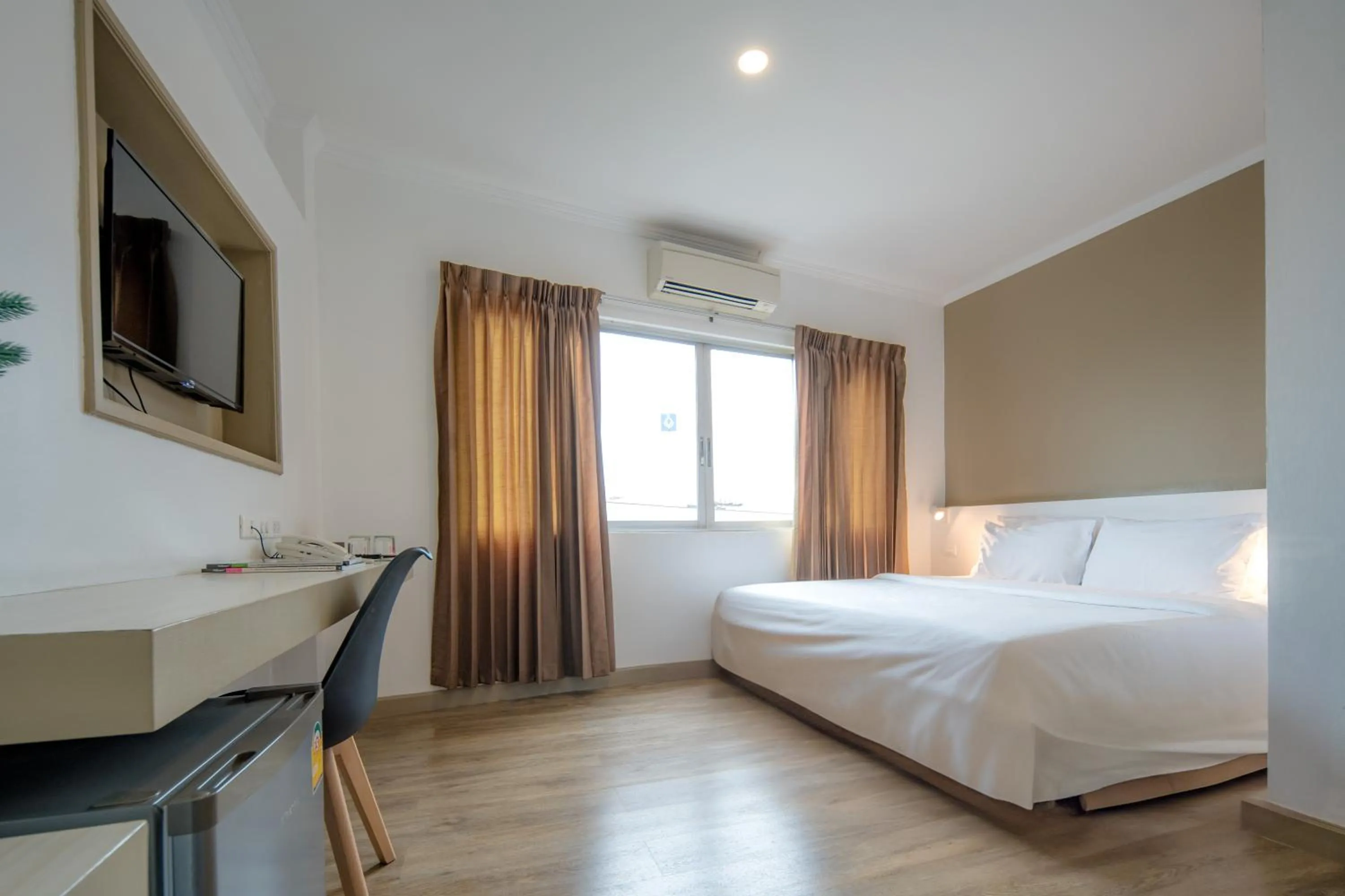 Bedroom, Bed in Dhevaraj Hotel