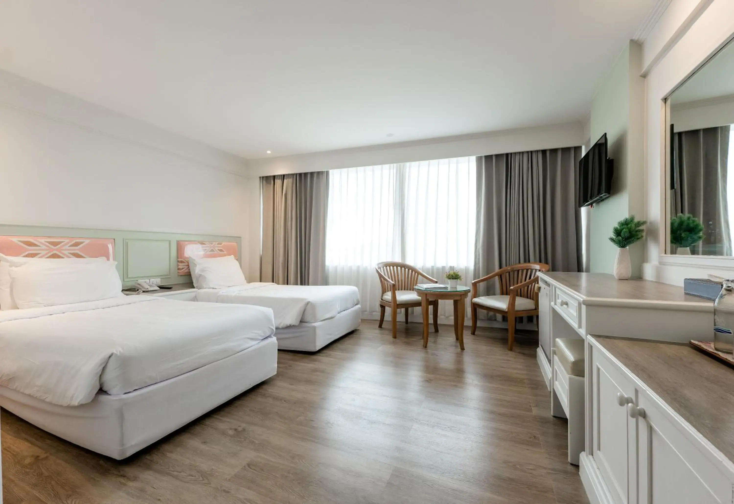 Deluxe Twin Room in Dhevaraj Hotel Deluxe Twin Room in Dhevaraj Hotel