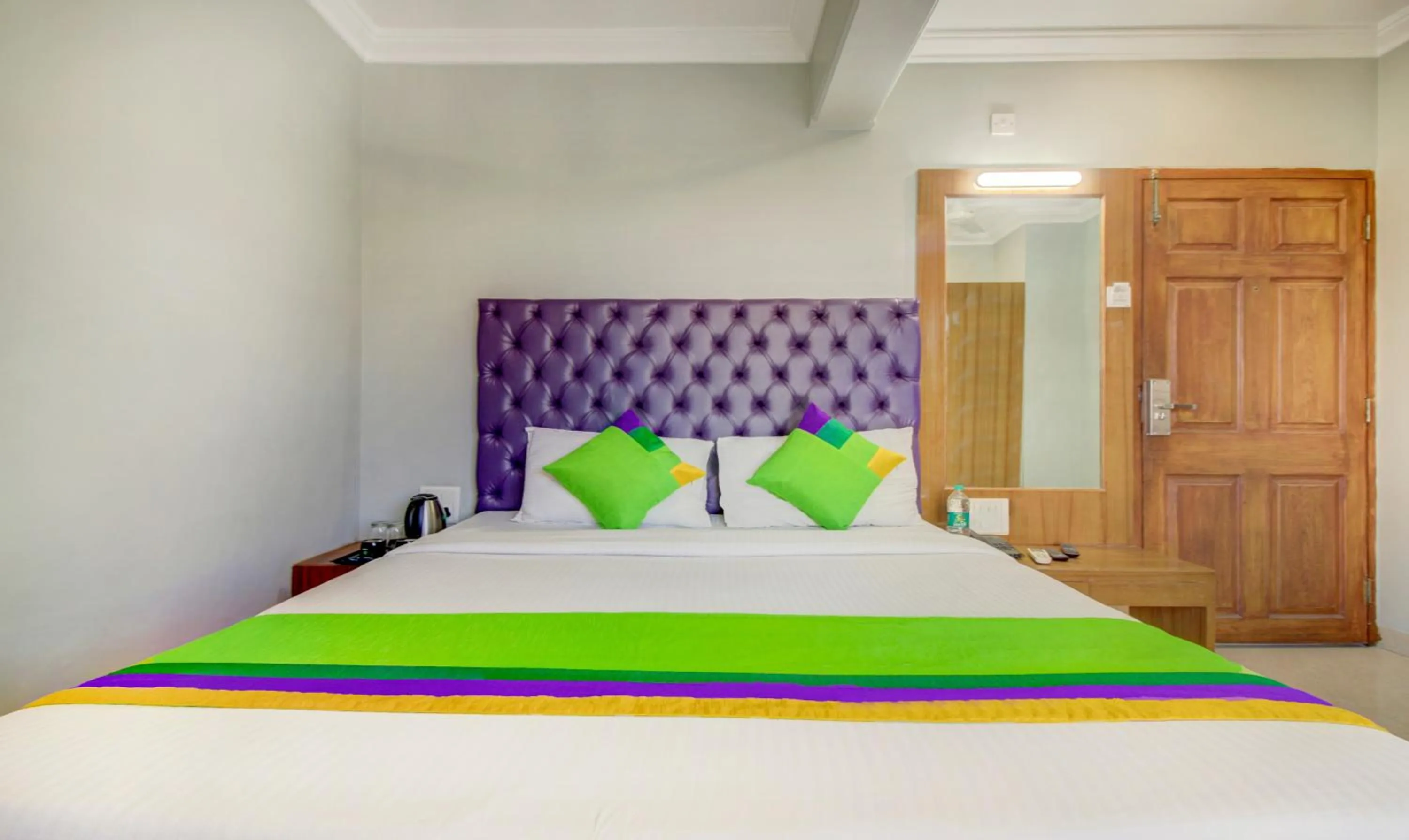 Bedroom, Bed in Treebo Cruz Royale Santacruz West