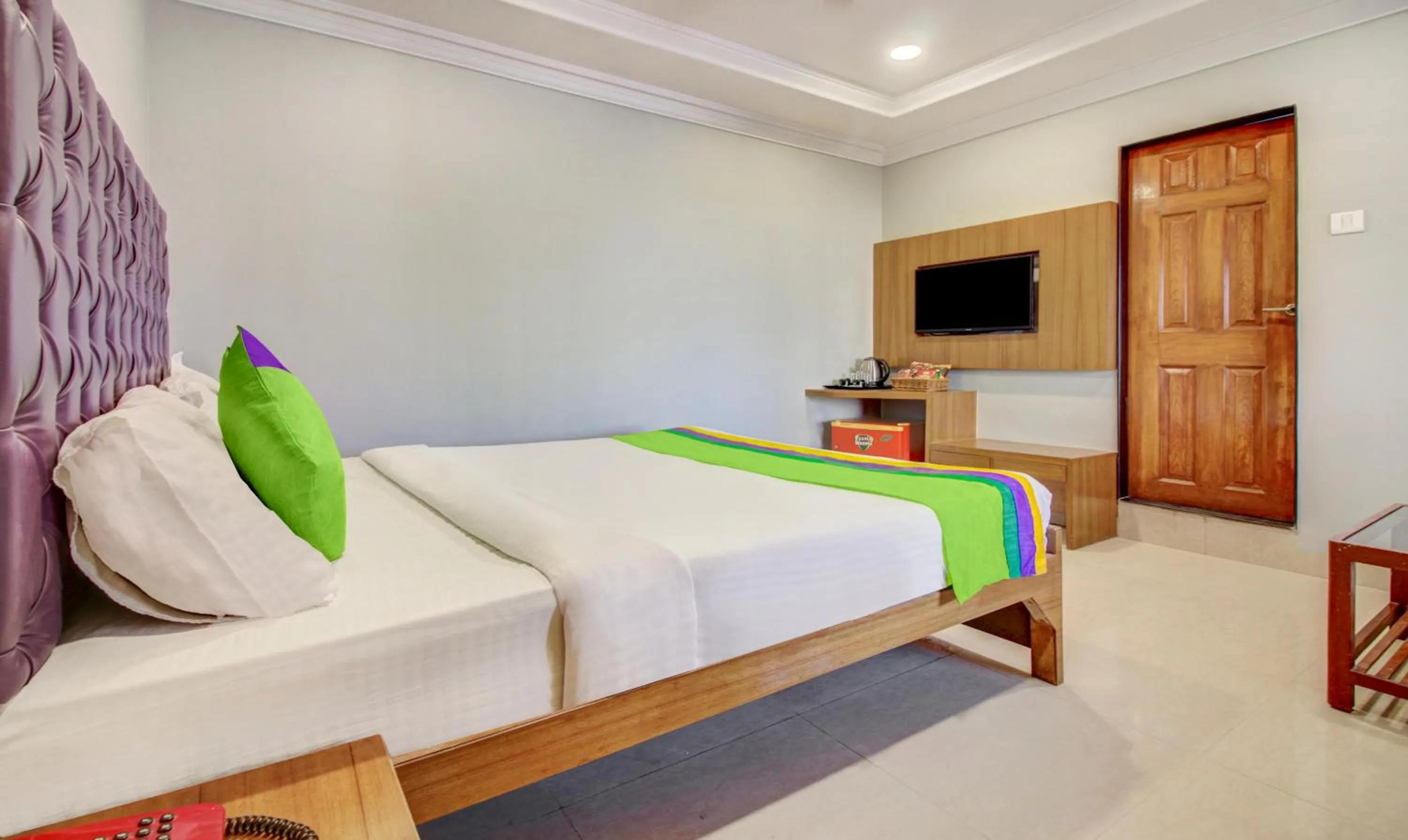 TV and multimedia, Bed in Treebo Cruz Royale Santacruz West