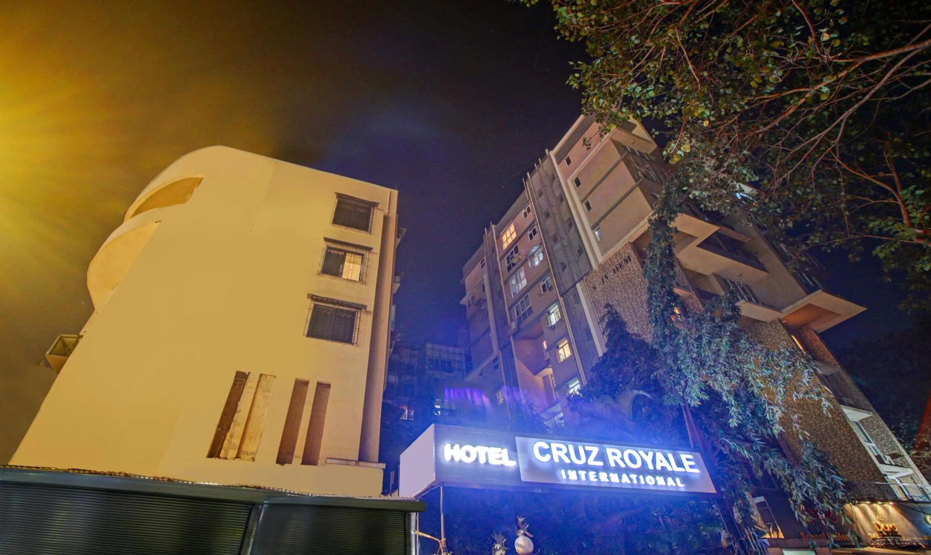 Facade/entrance in Treebo Cruz Royale Santacruz West