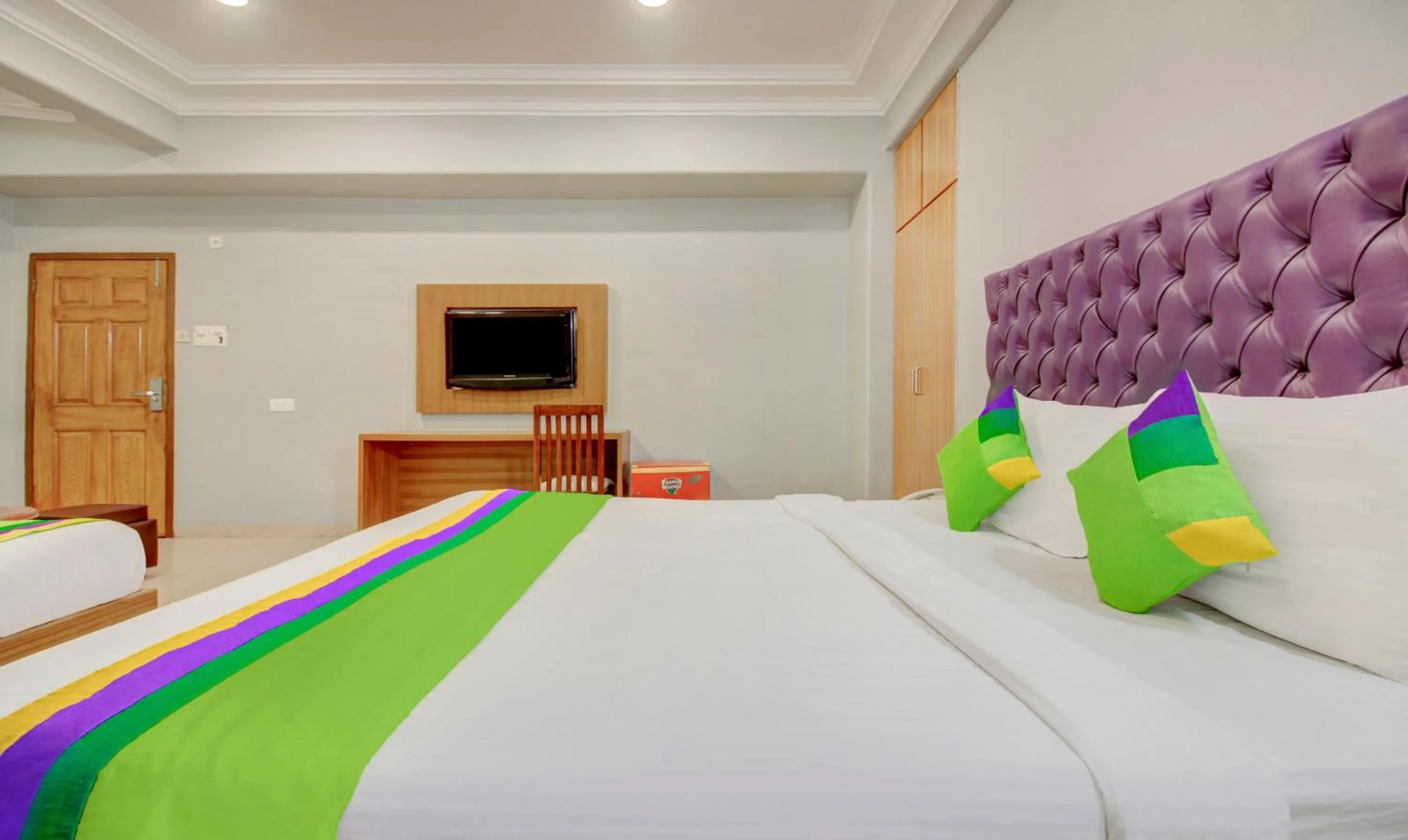 TV and multimedia, Bed in Treebo Cruz Royale Santacruz West