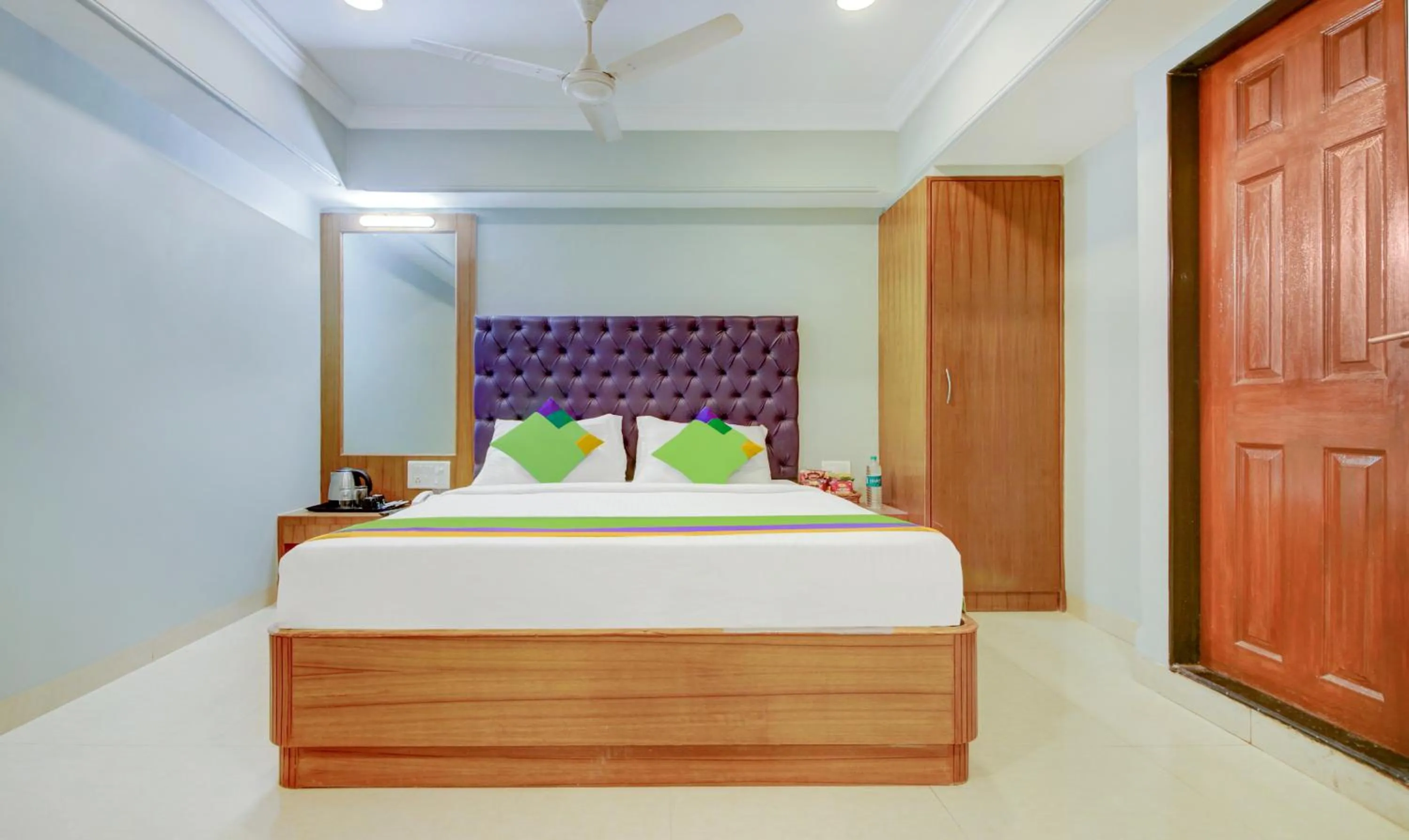 Bedroom, Bed in Treebo Cruz Royale Santacruz West