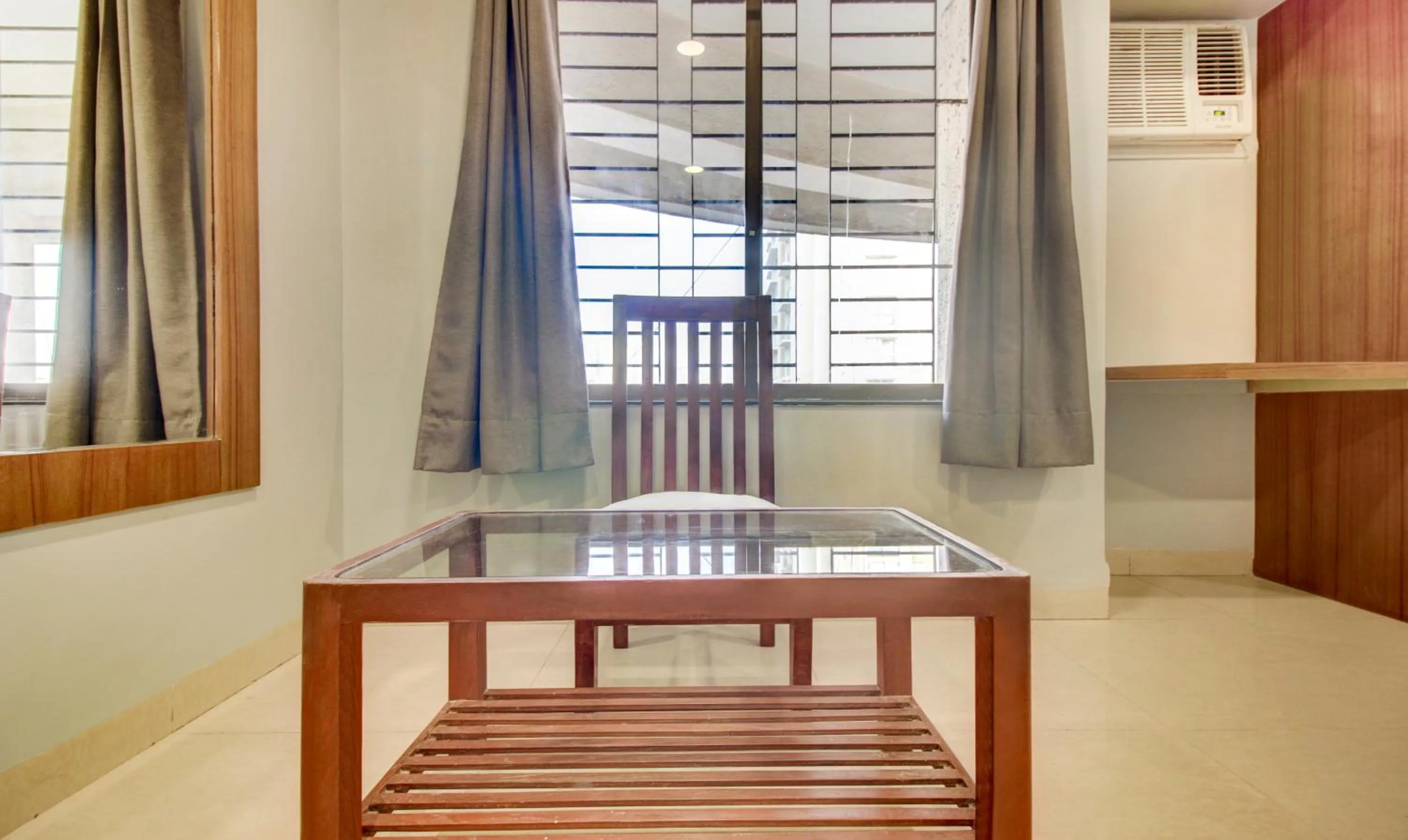 Dining area in Treebo Cruz Royale Santacruz West