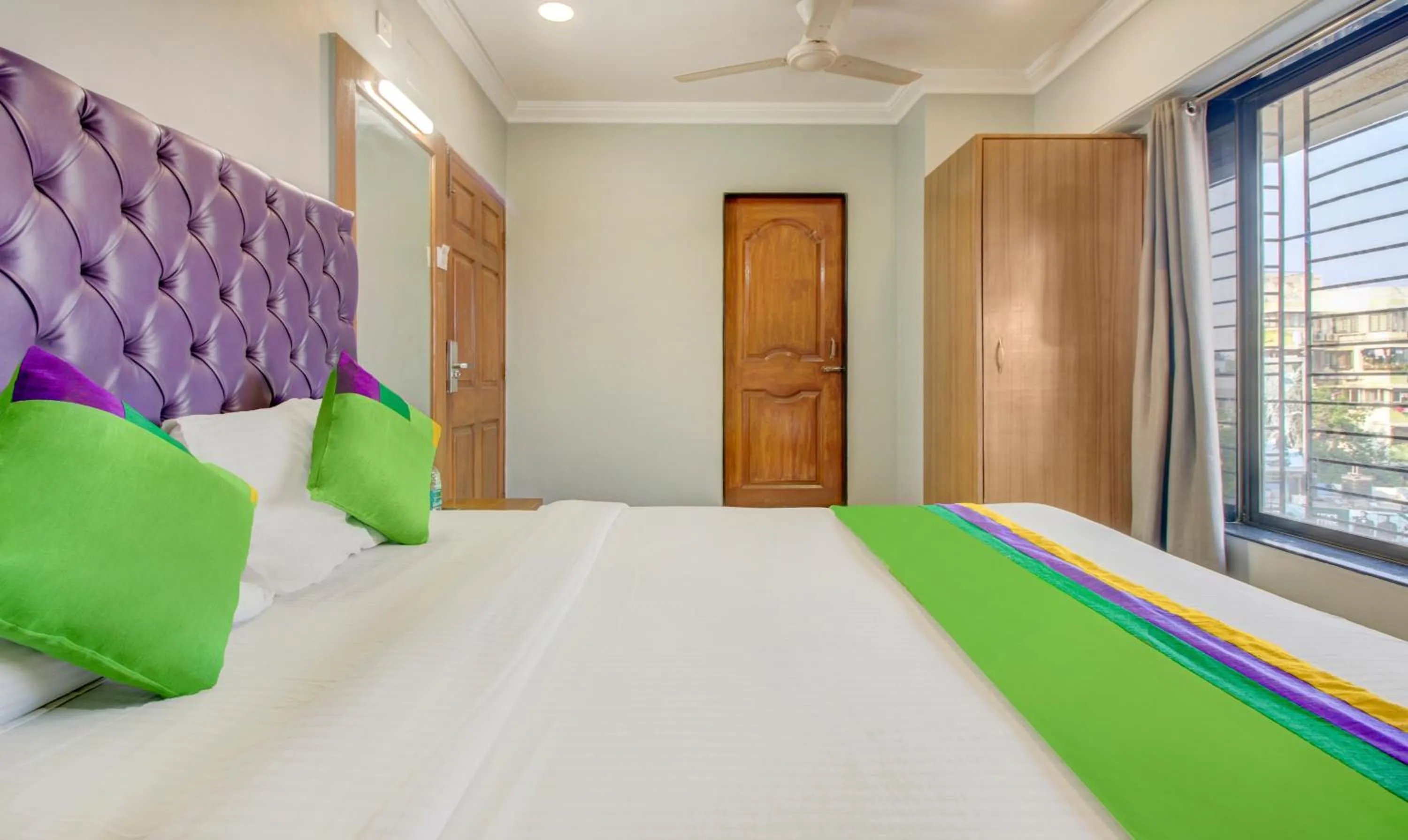 Bedroom, Bed in Treebo Cruz Royale Santacruz West