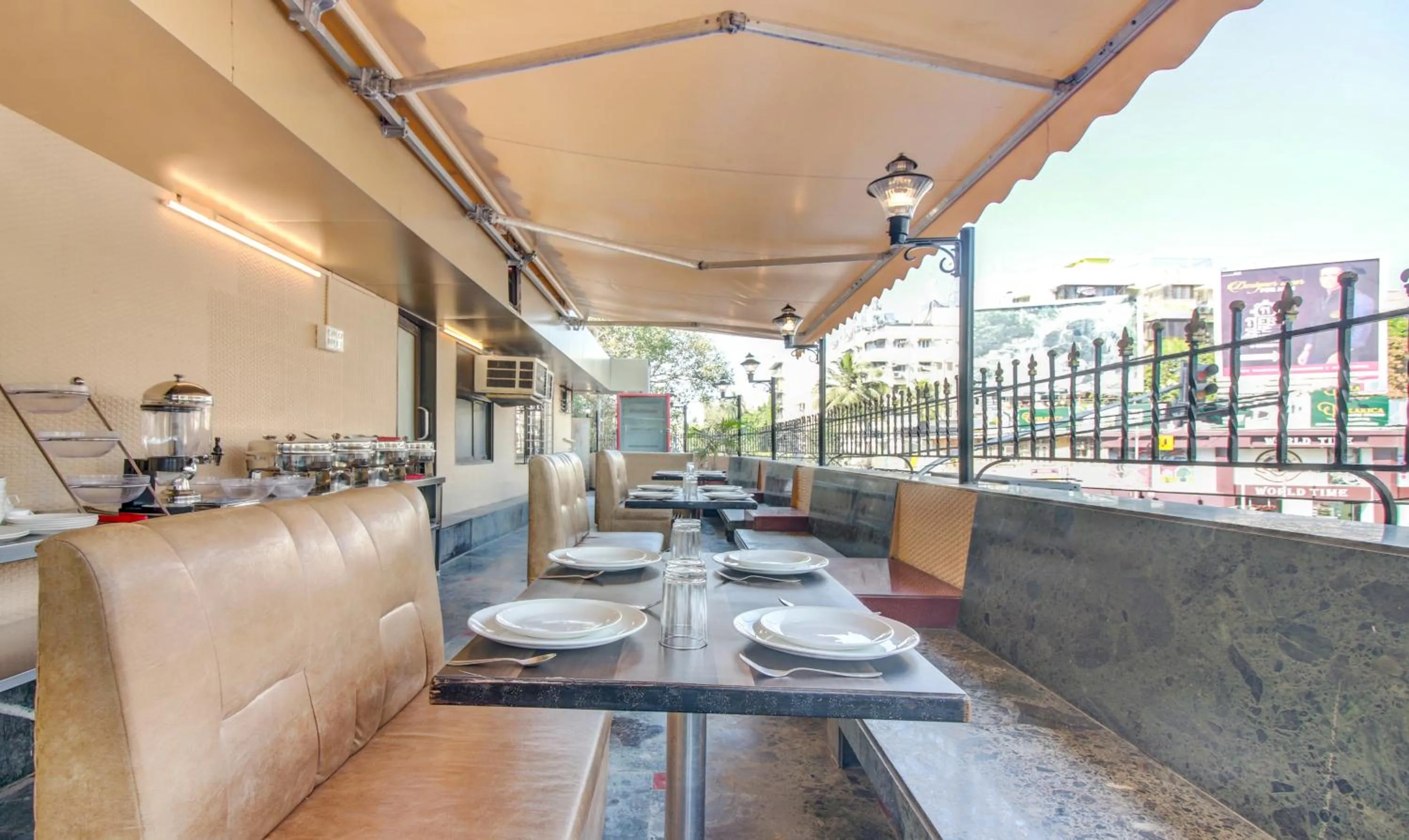 Dining area in Treebo Cruz Royale Santacruz West