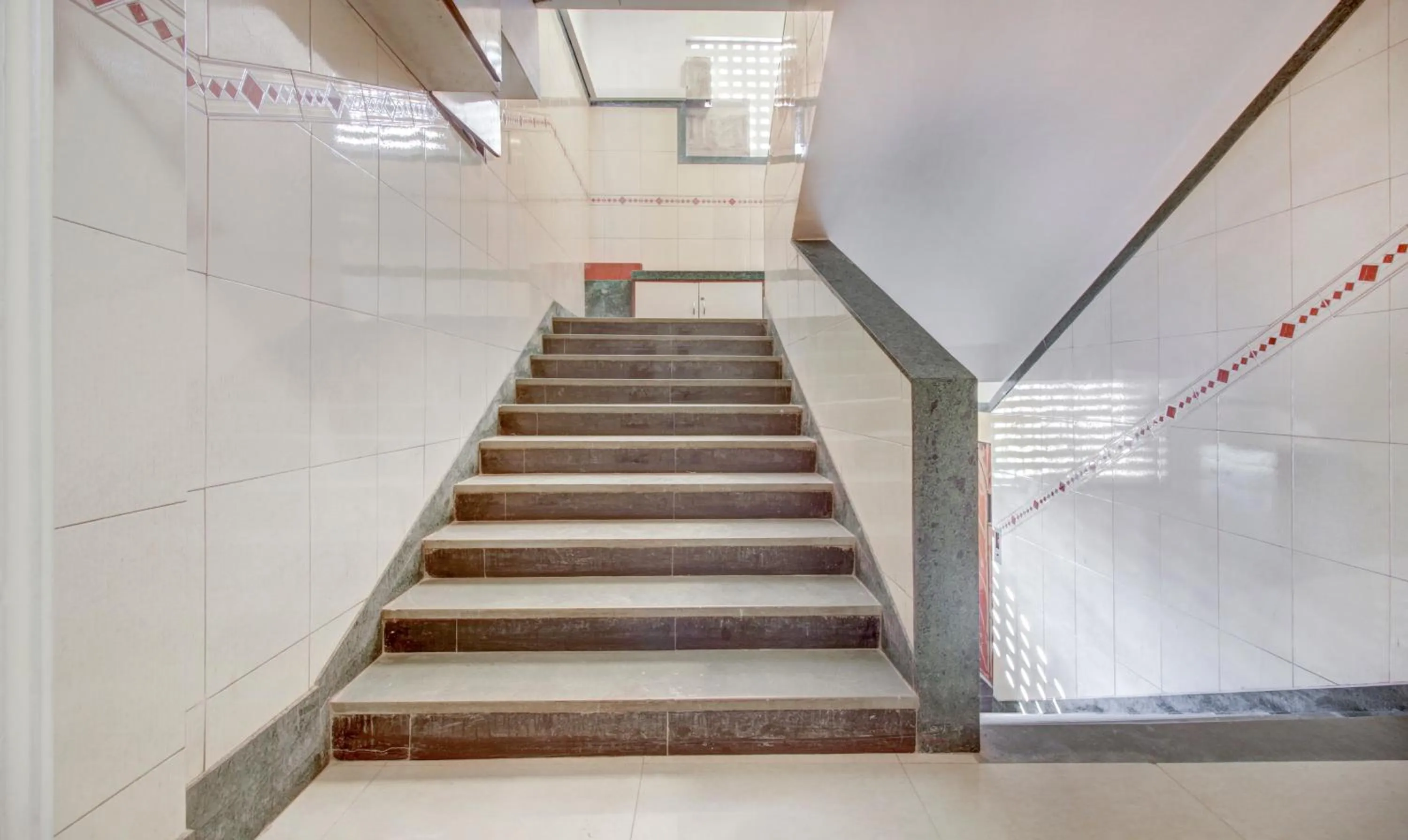 Lobby or reception in Treebo Cruz Royale Santacruz West