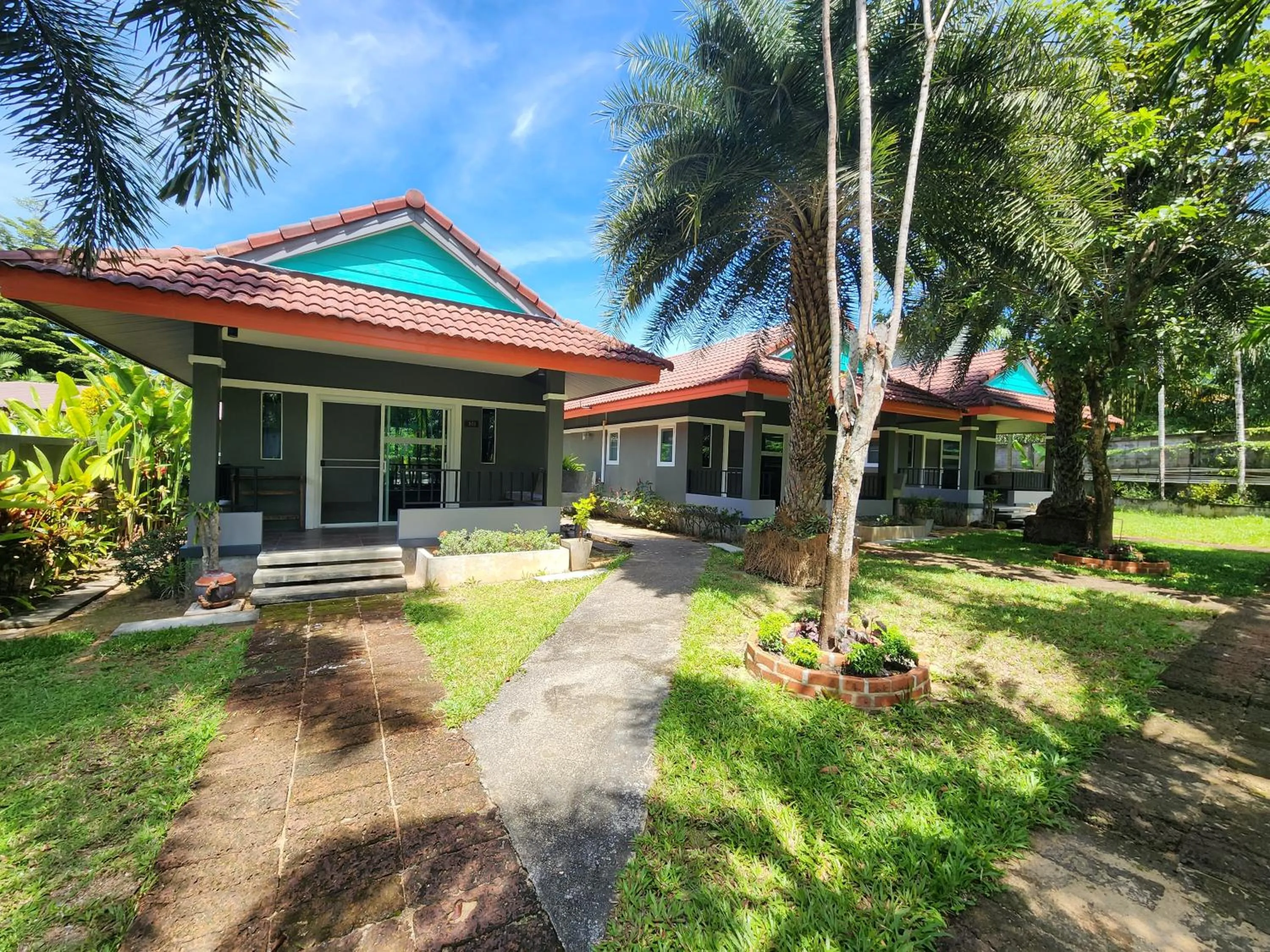 Property building in Khaolak Yama Resort - SHA Plus