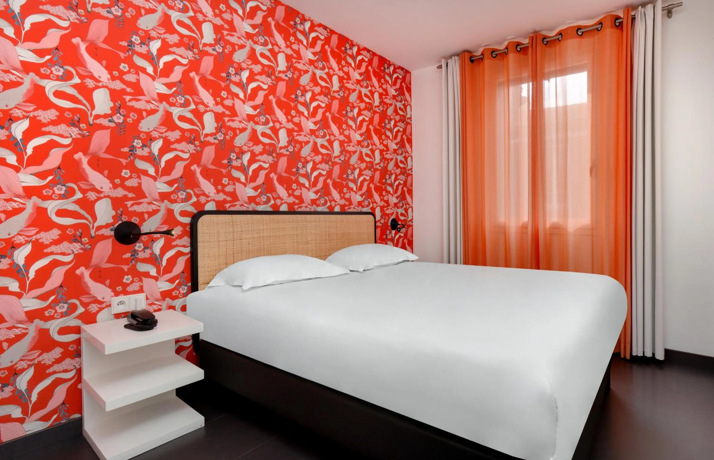 Photo of the whole room, Bed in Hôtel De L'octroi