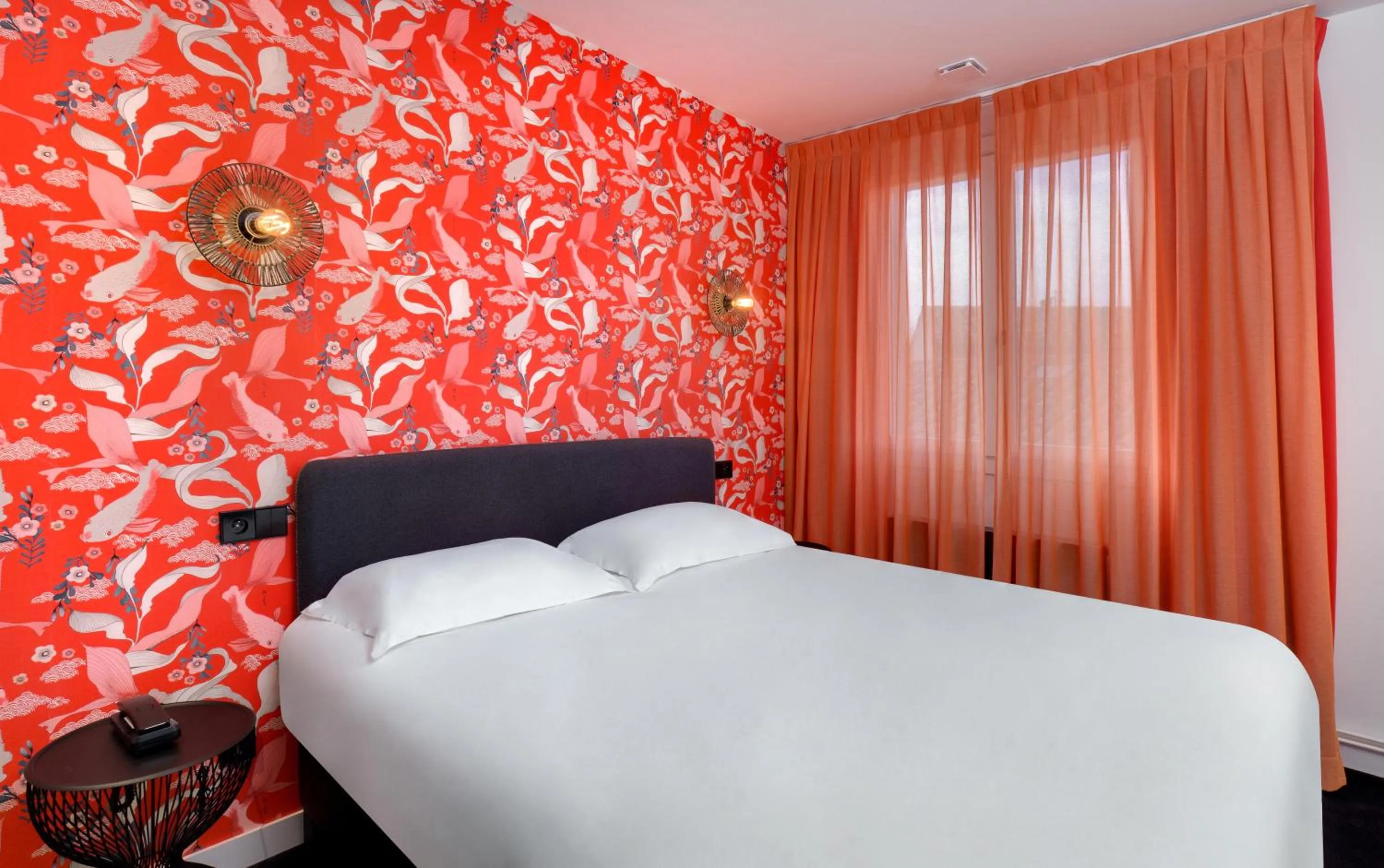 Photo of the whole room, Bed in Hôtel De L'octroi