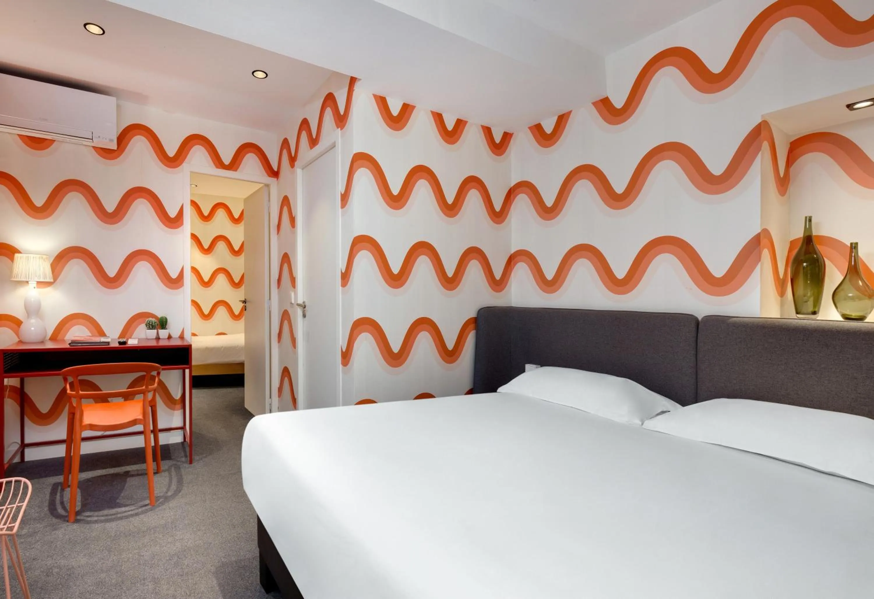 Photo of the whole room, Bed in Hôtel De L'octroi