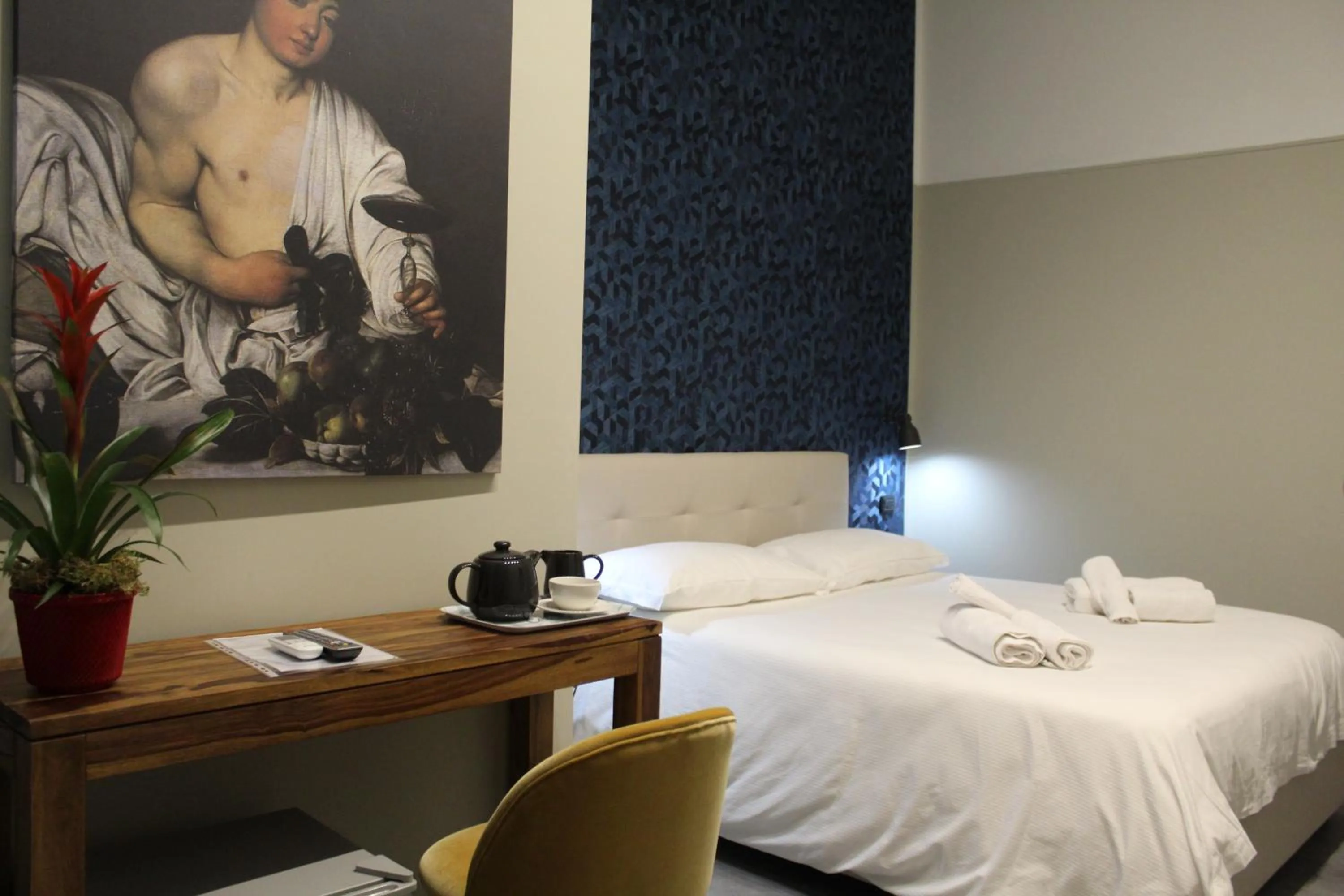 Photo of the whole room, Bed in Donna Lena Relais Napoli