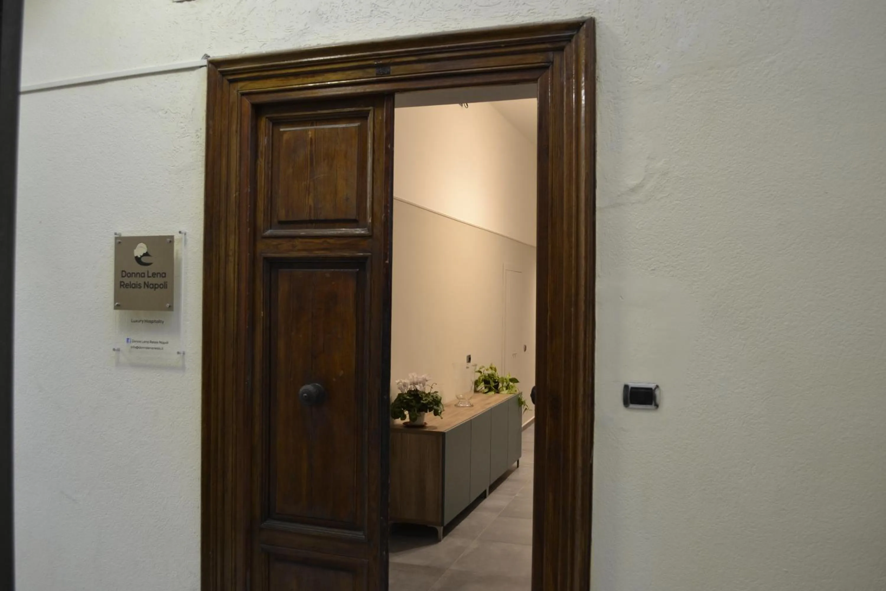 Facade/entrance in Donna Lena Relais Napoli