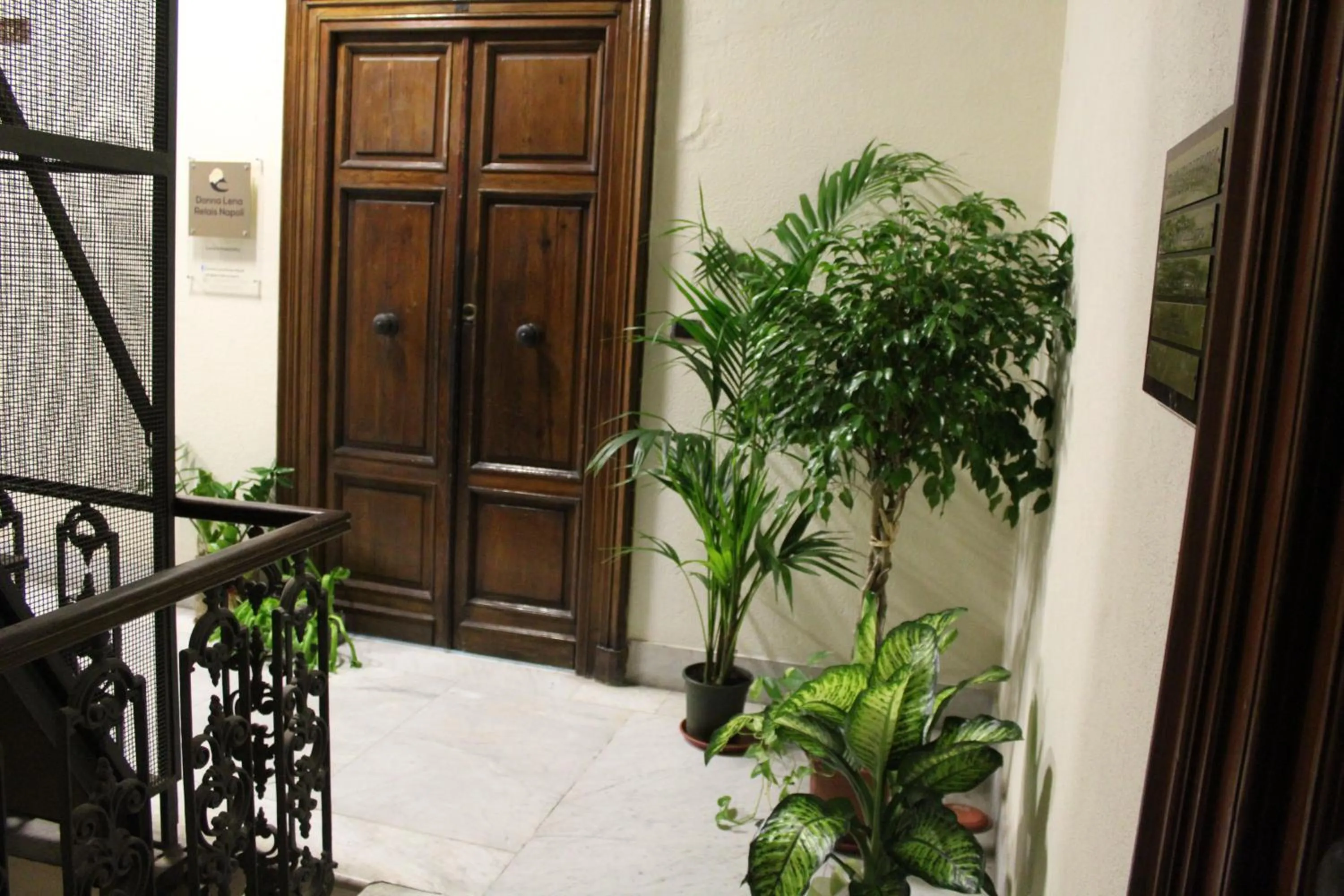 Facade/entrance in Donna Lena Relais Napoli