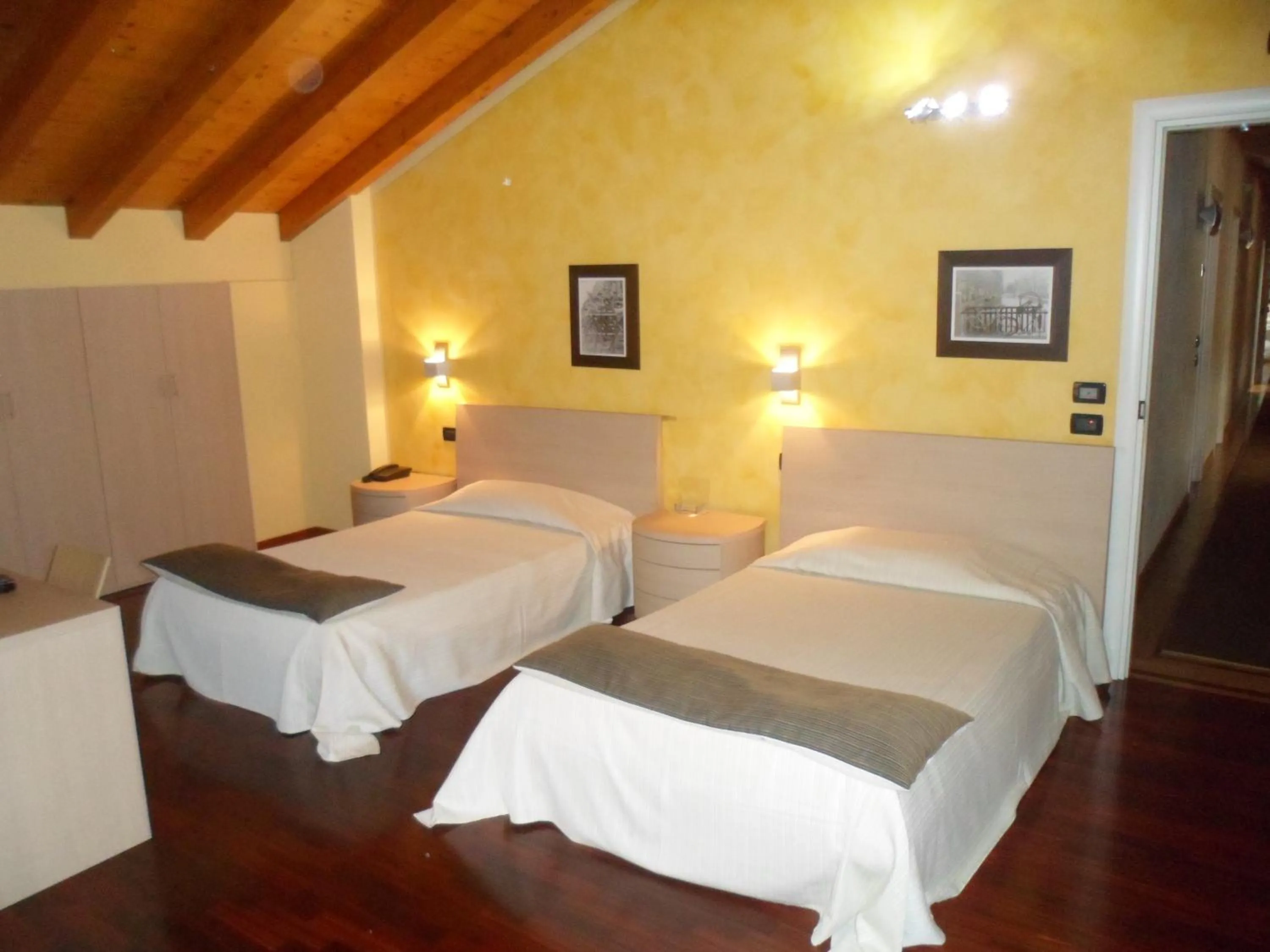 Bedroom, Bed in Hotel Fontana Santa